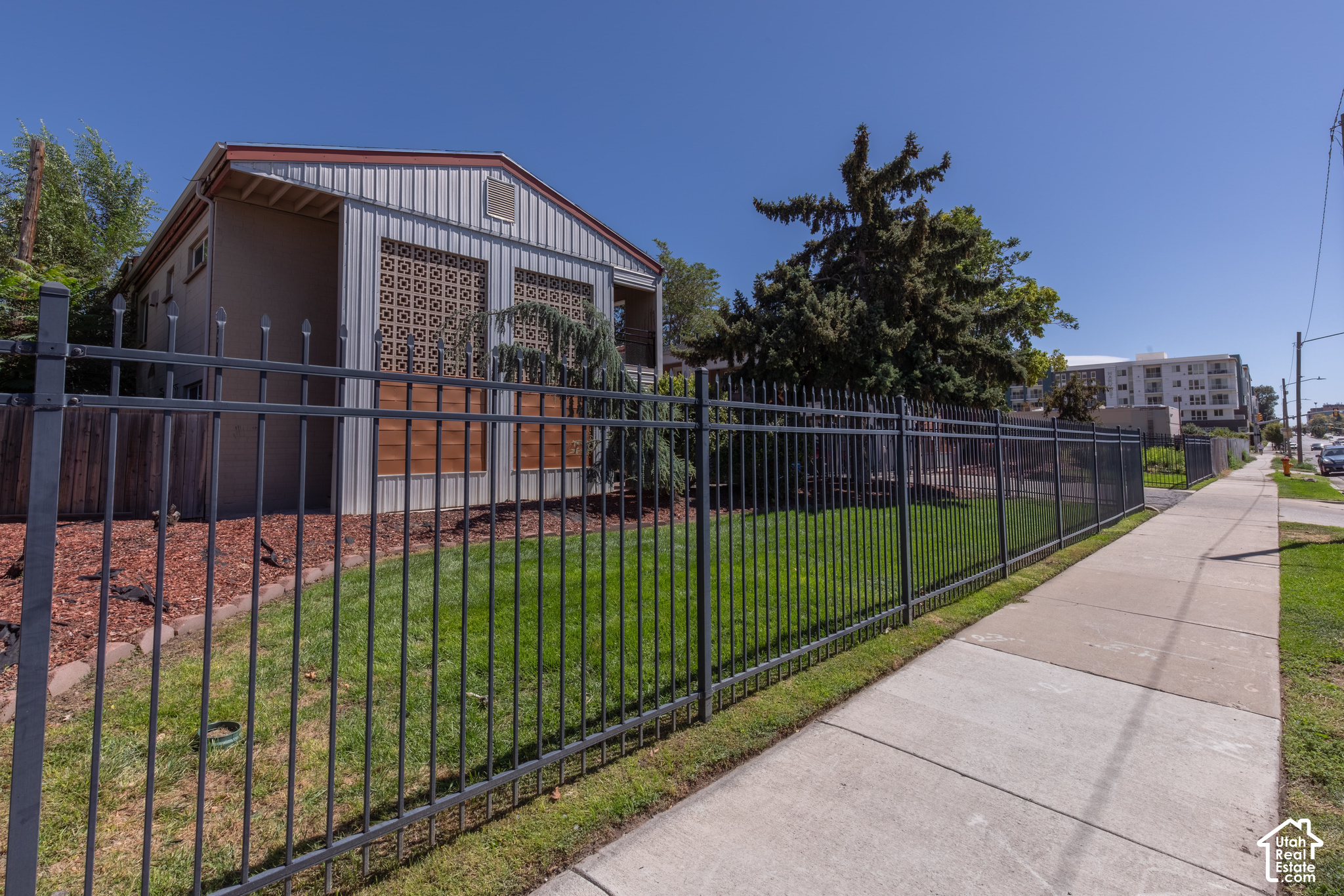main property photo 22