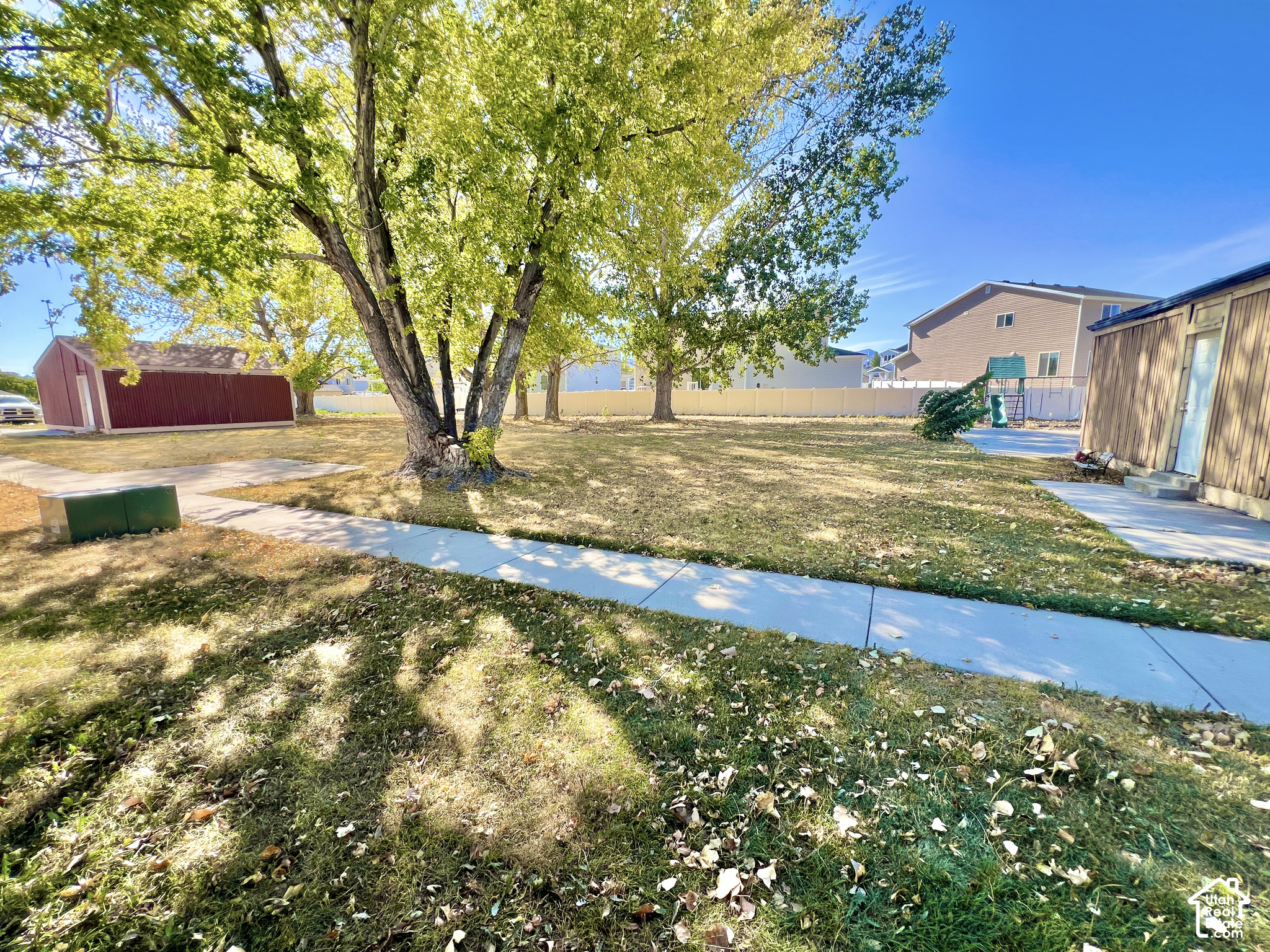 main property photo 40