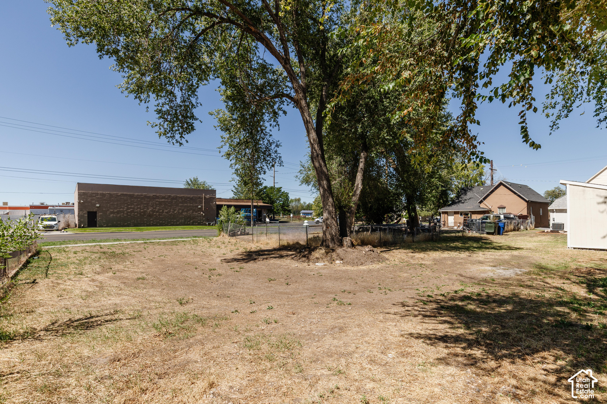 main property photo 23