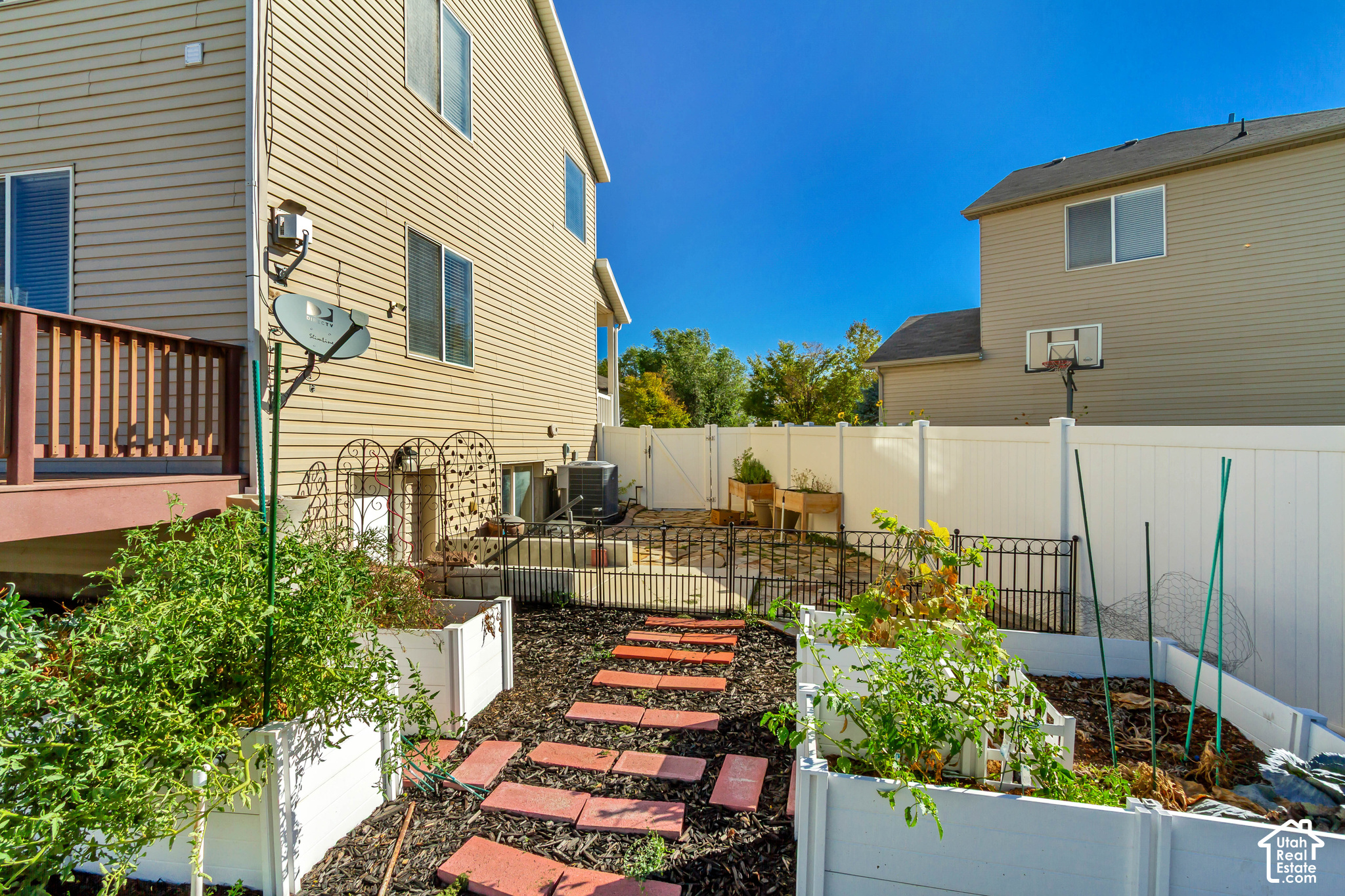 main property photo 23