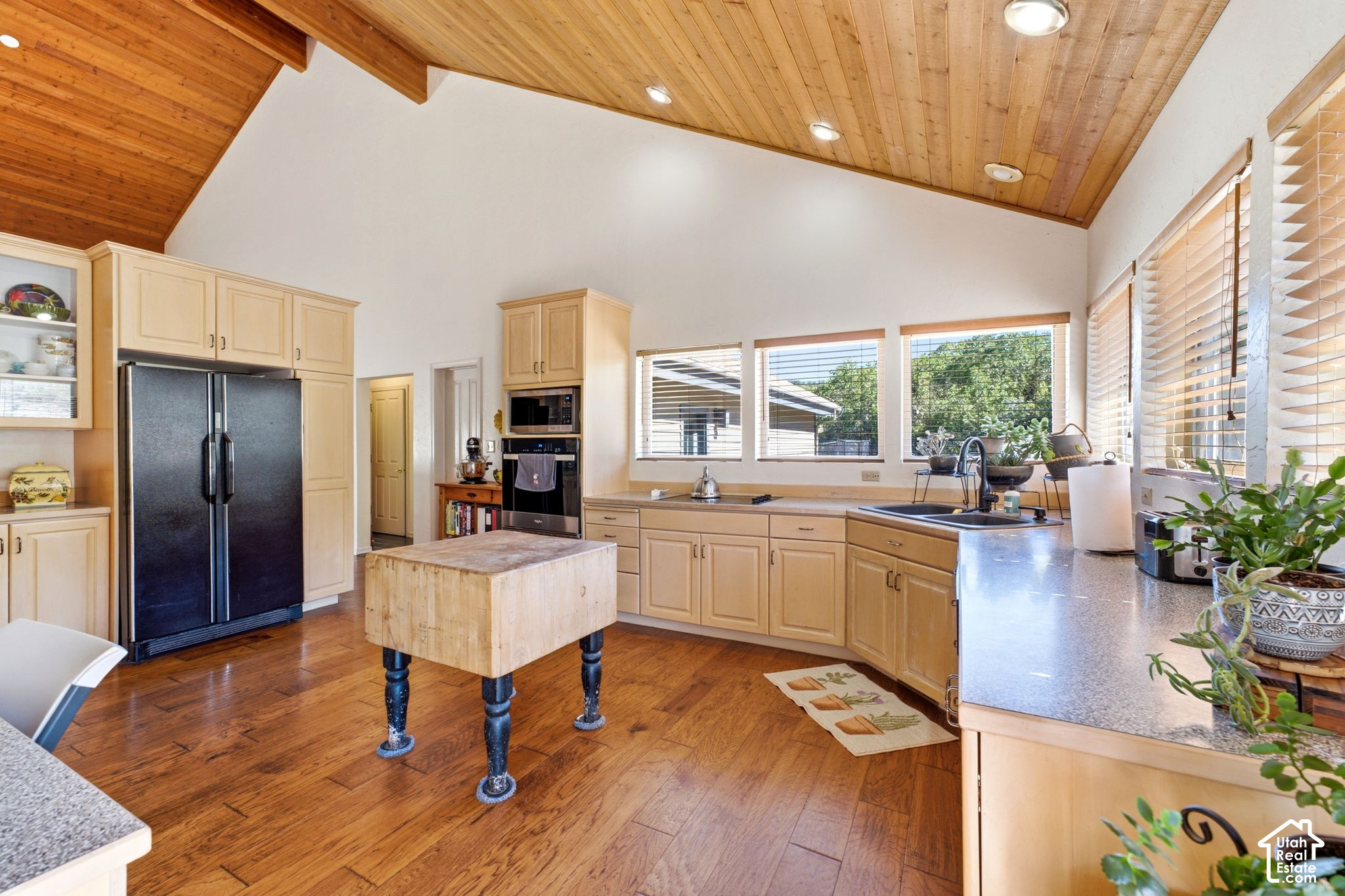 main property photo 20
