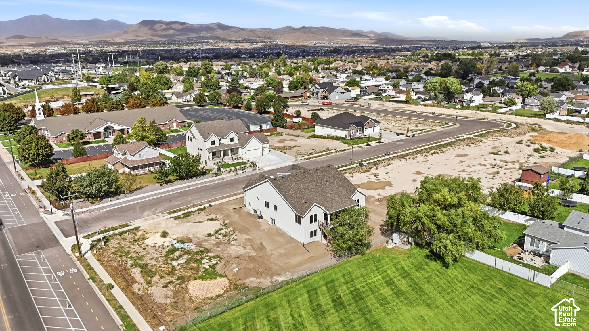 main property photo 23
