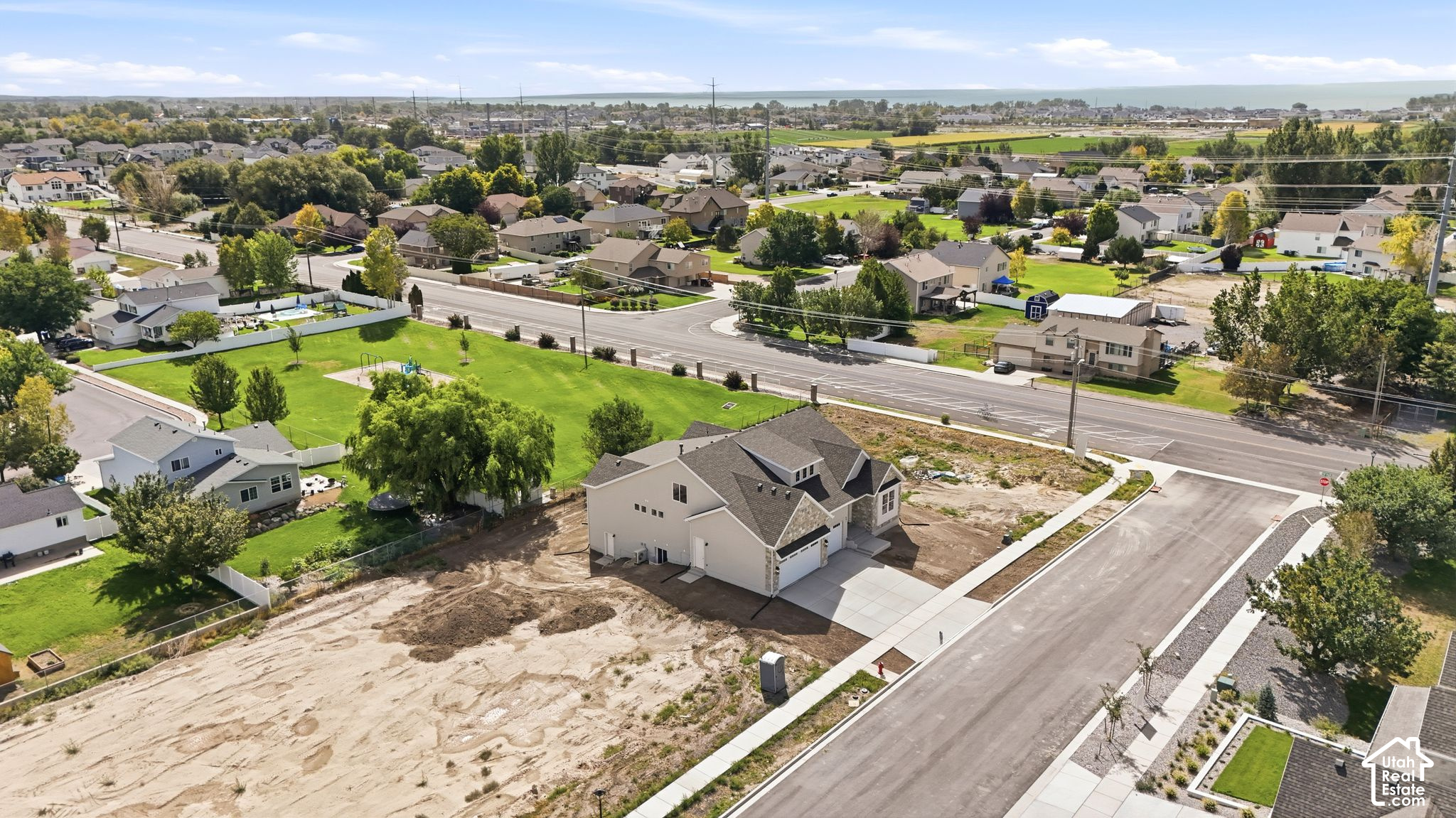 main property photo 25