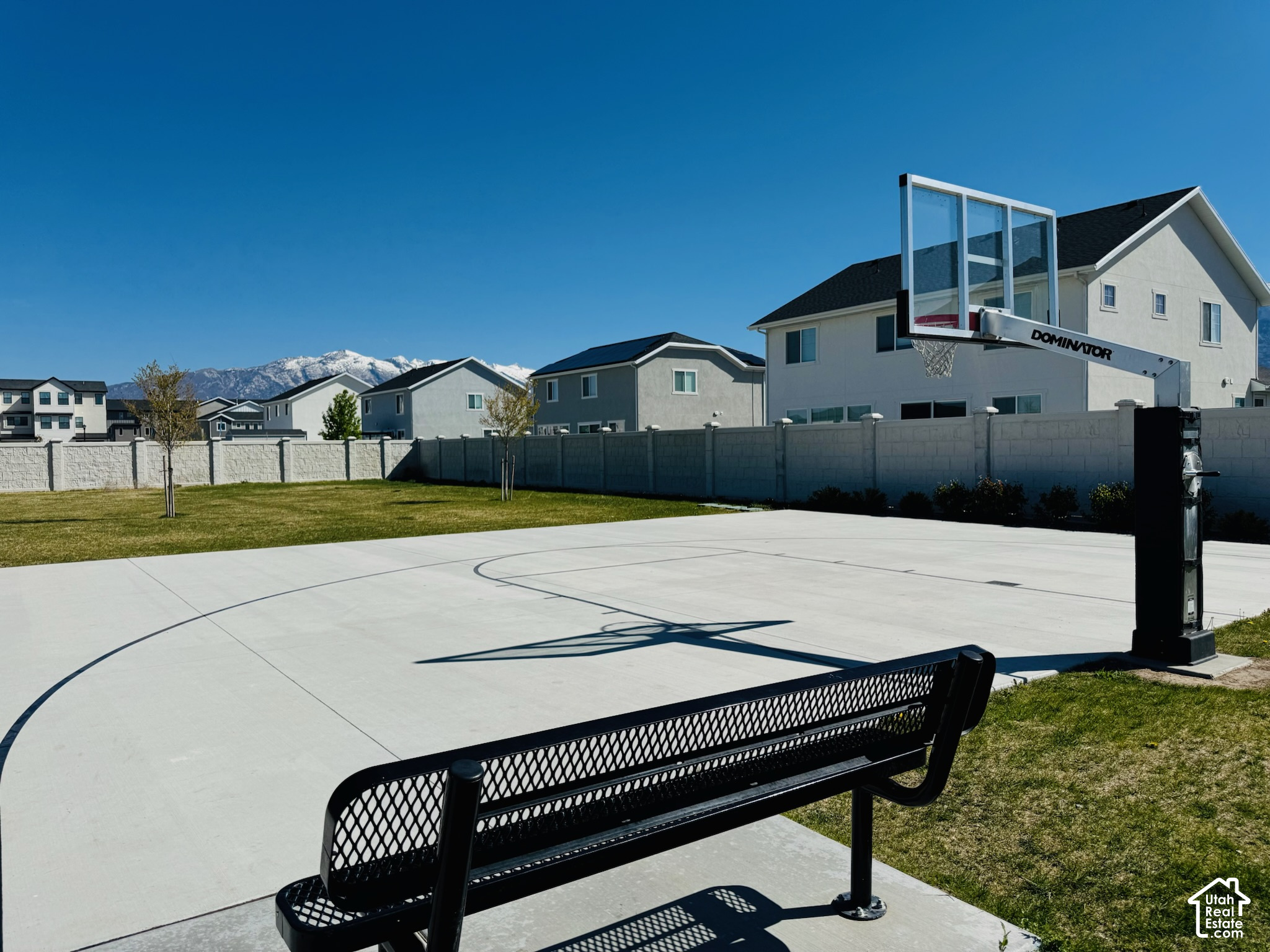 main property photo 28