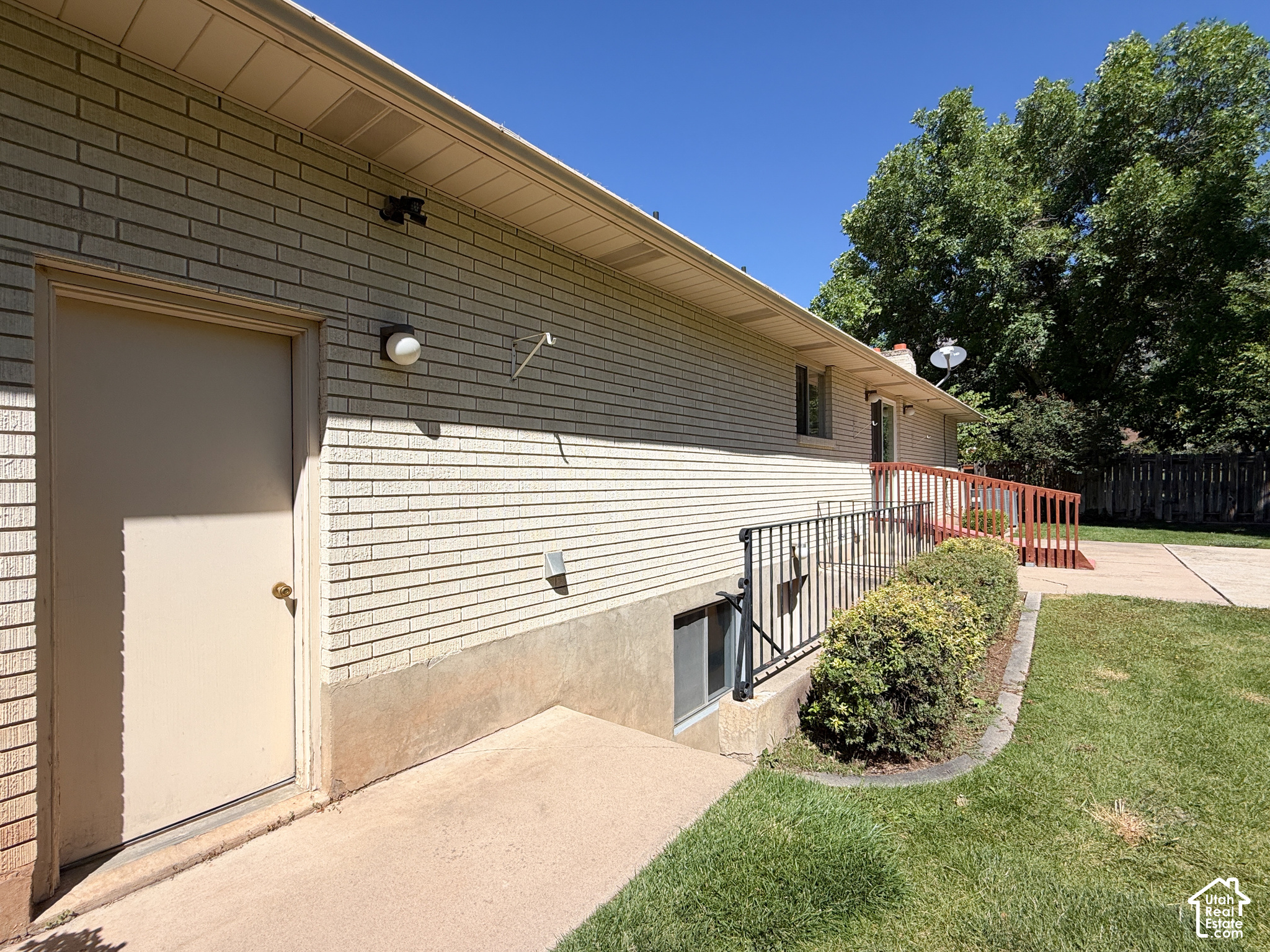 main property photo 35