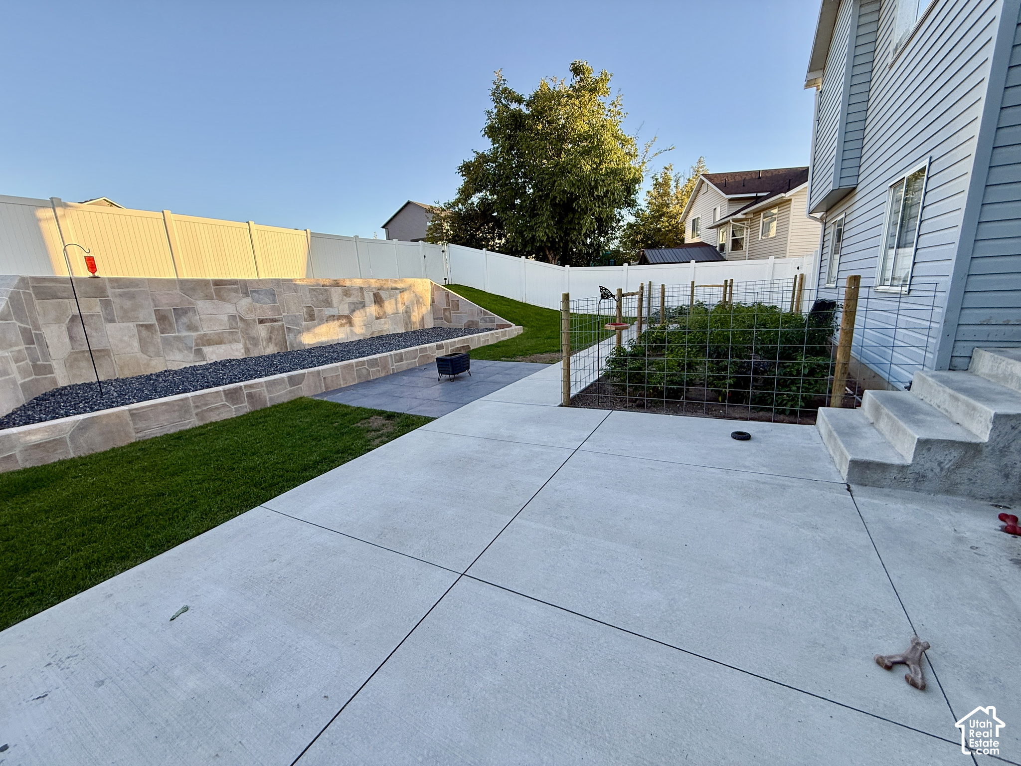 main property photo 37