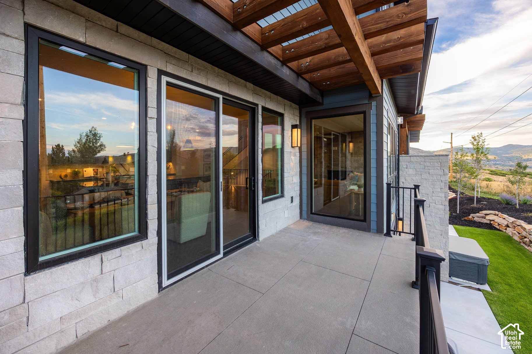 main property photo 16