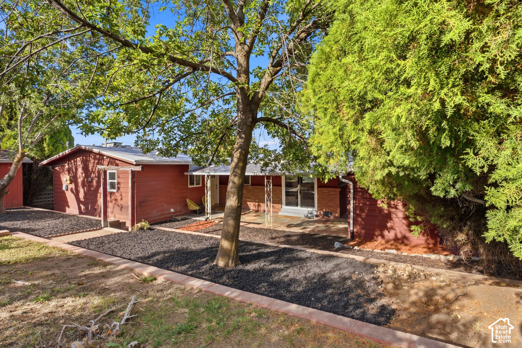 main property photo 28