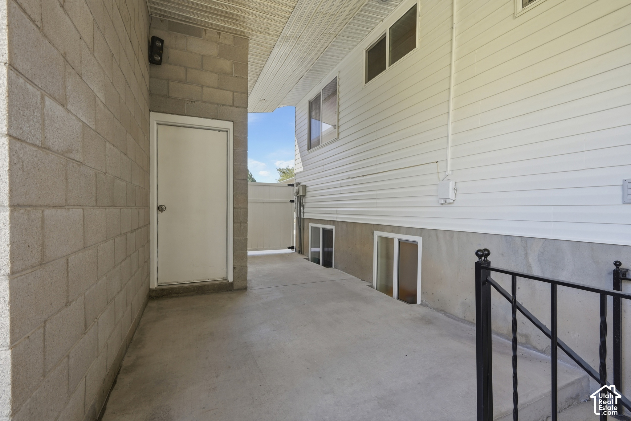 main property photo 28
