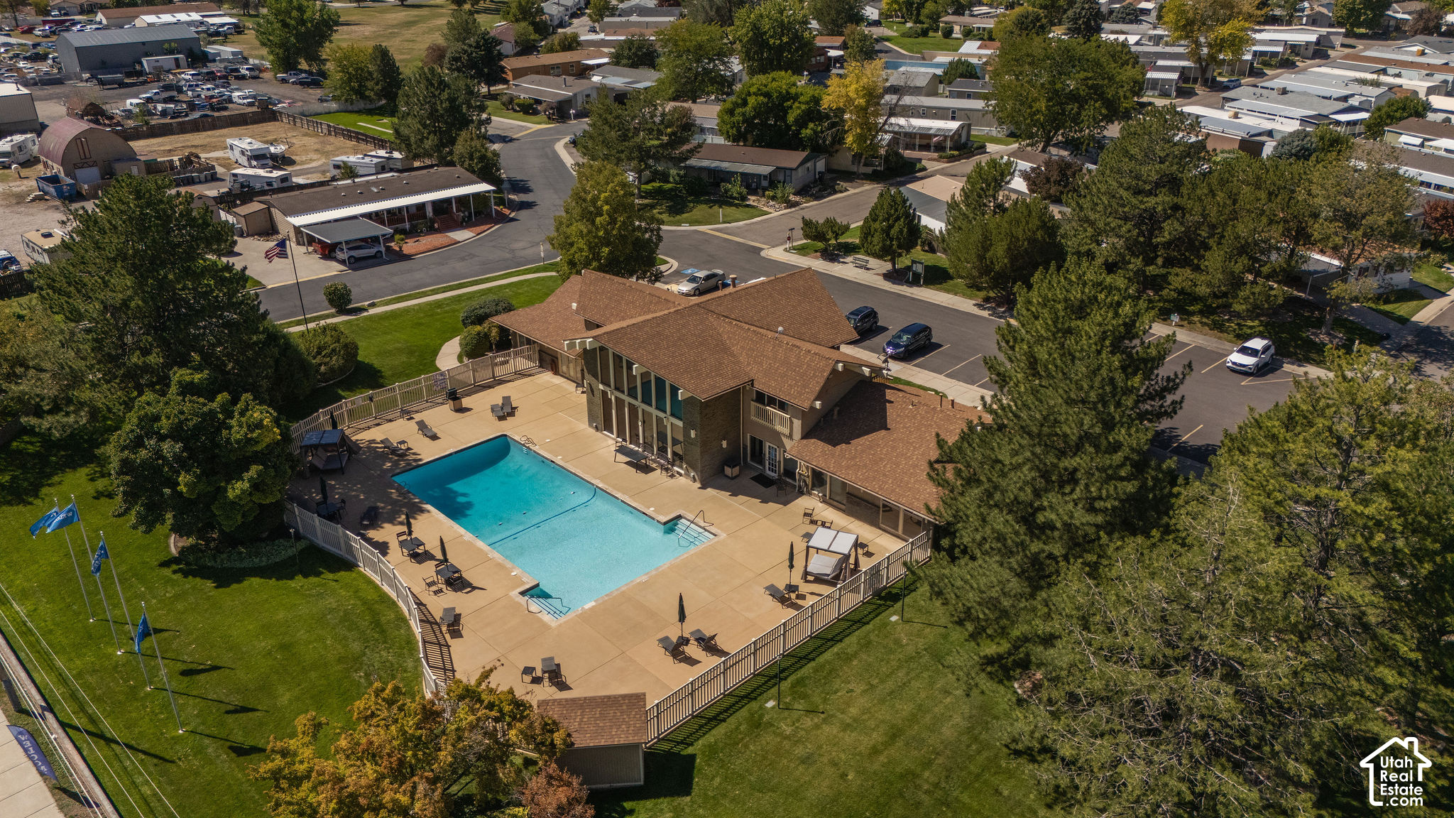 main property photo 39
