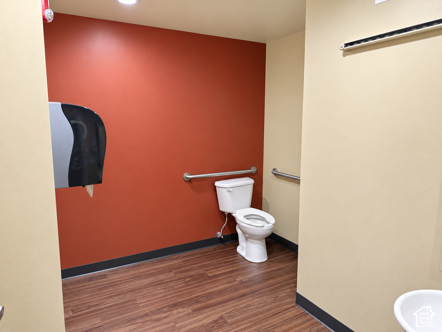 main property photo 11