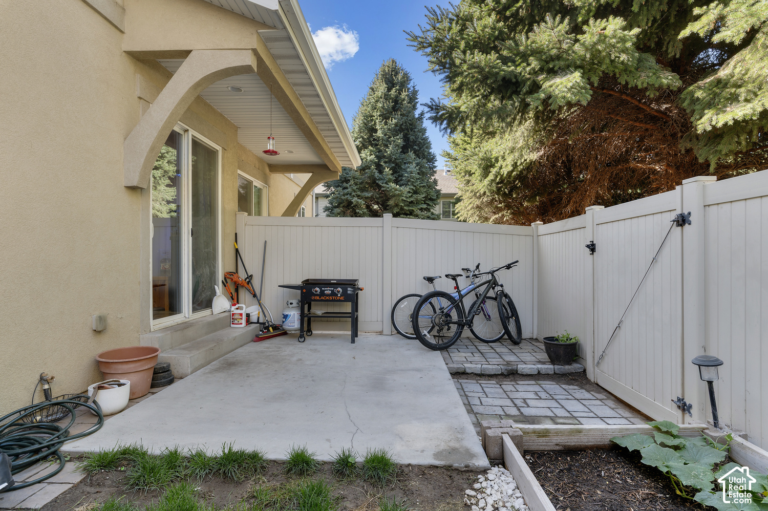 main property photo 17