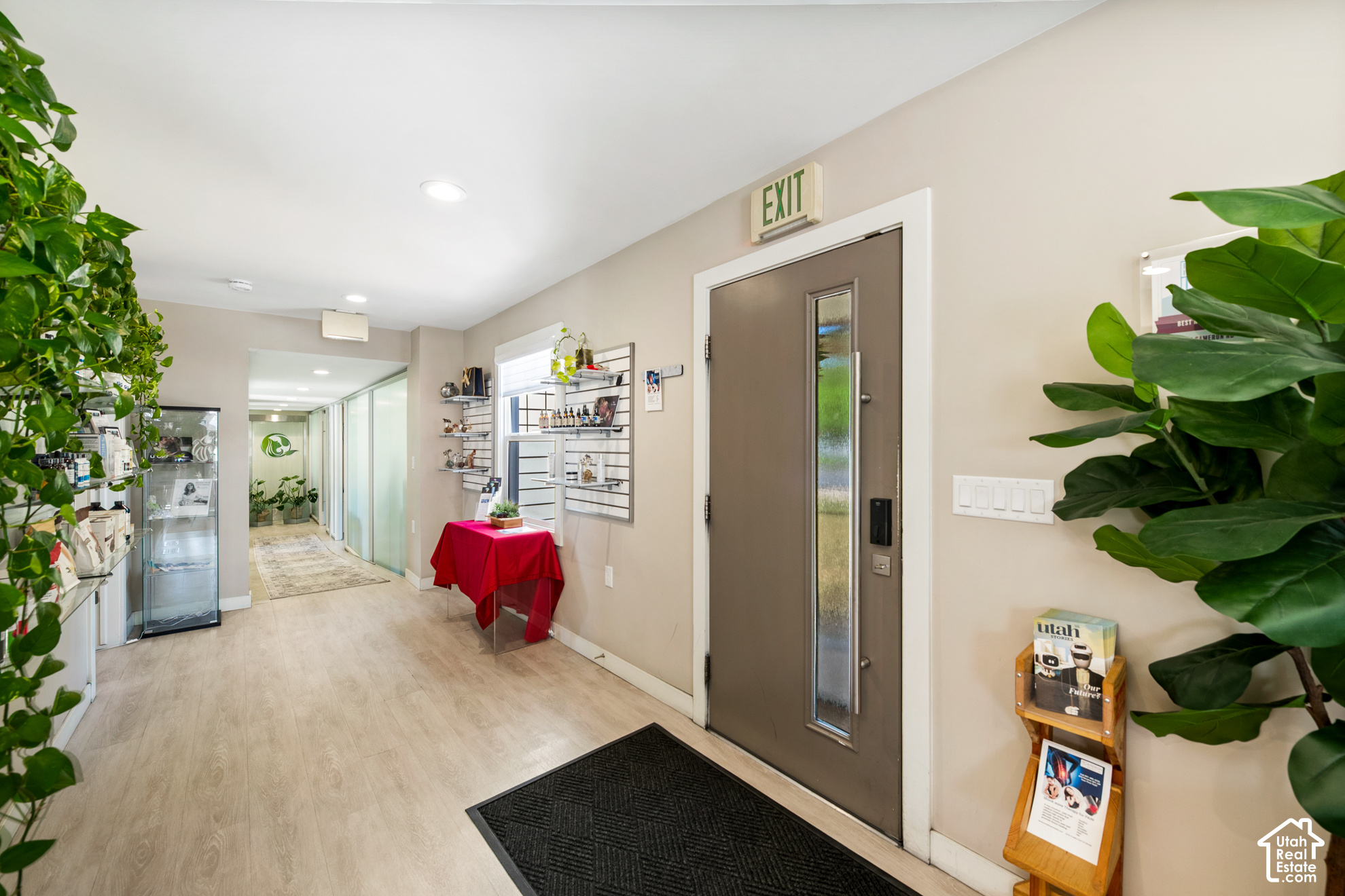 main property photo 6
