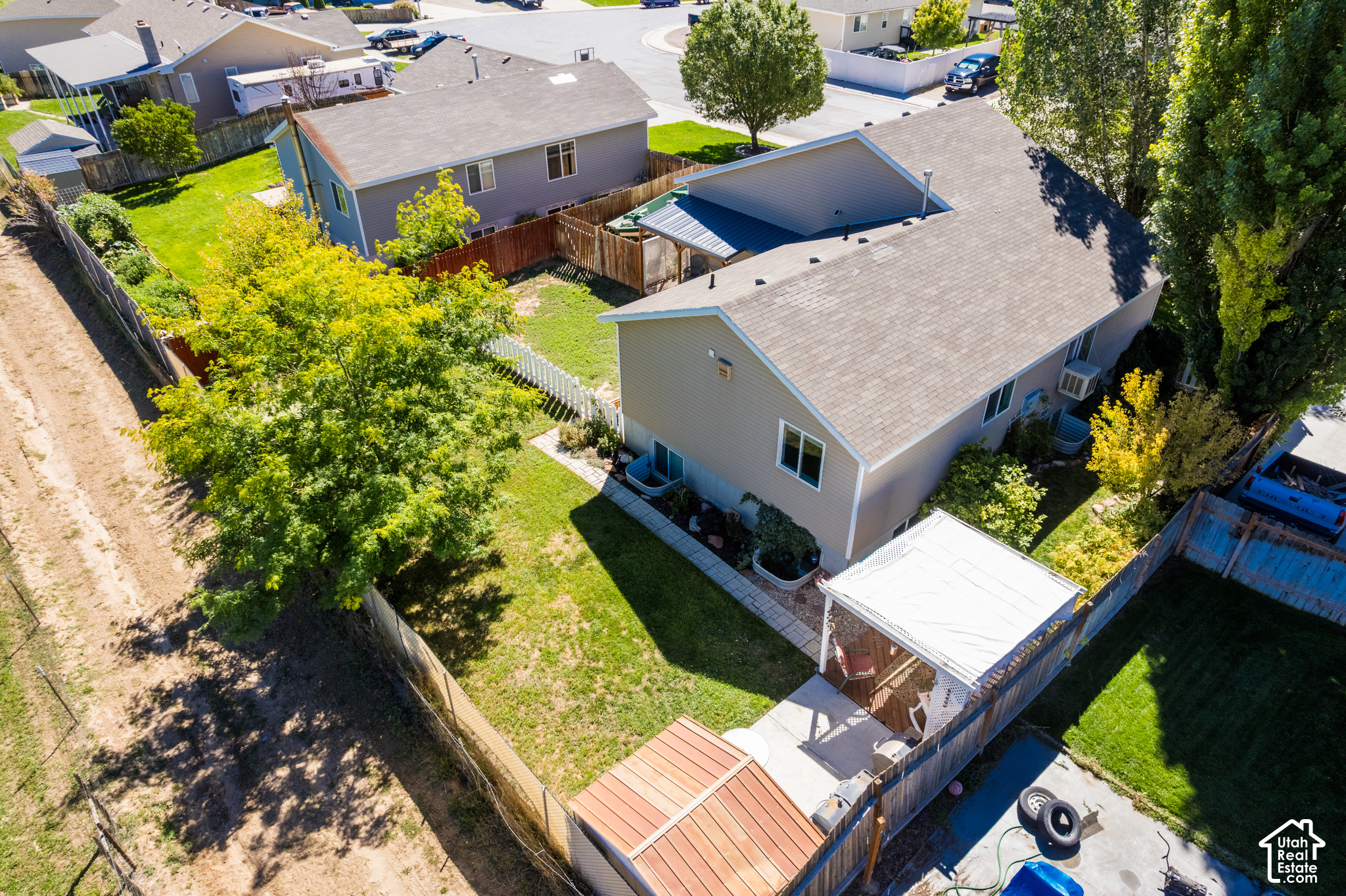 main property photo 23