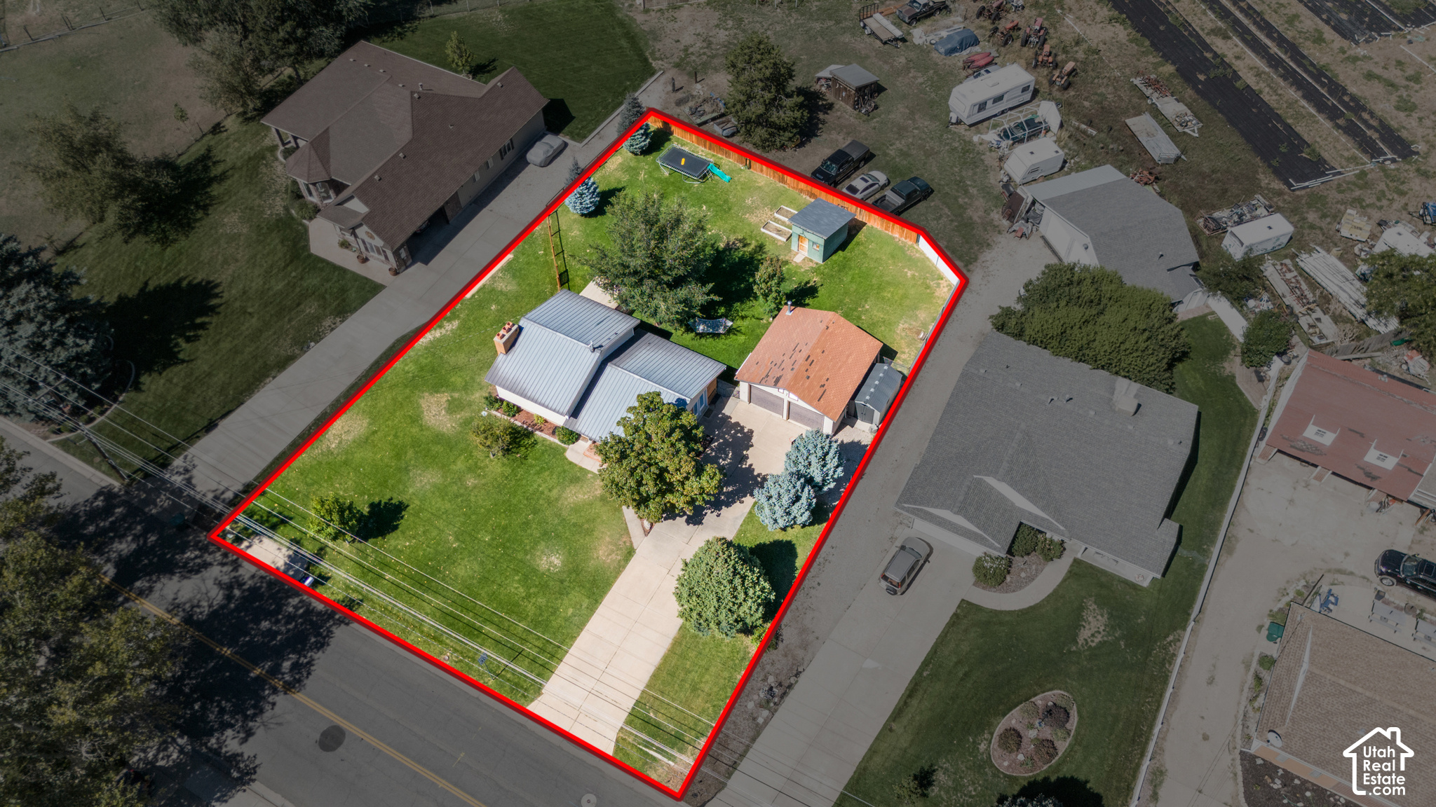 main property photo 28