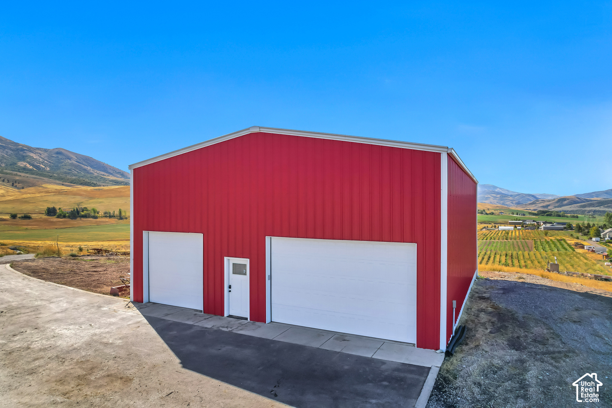 main property photo 40