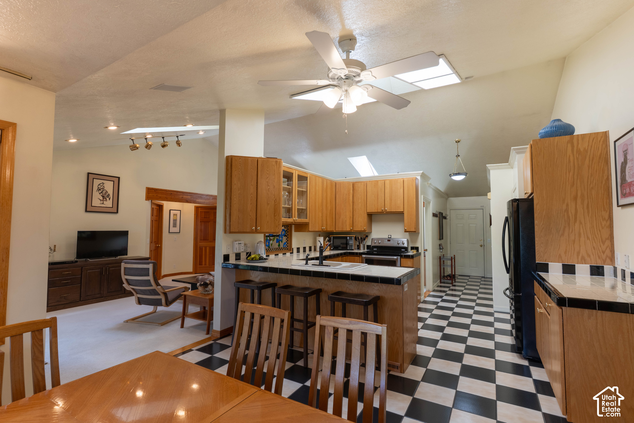 main property photo 13