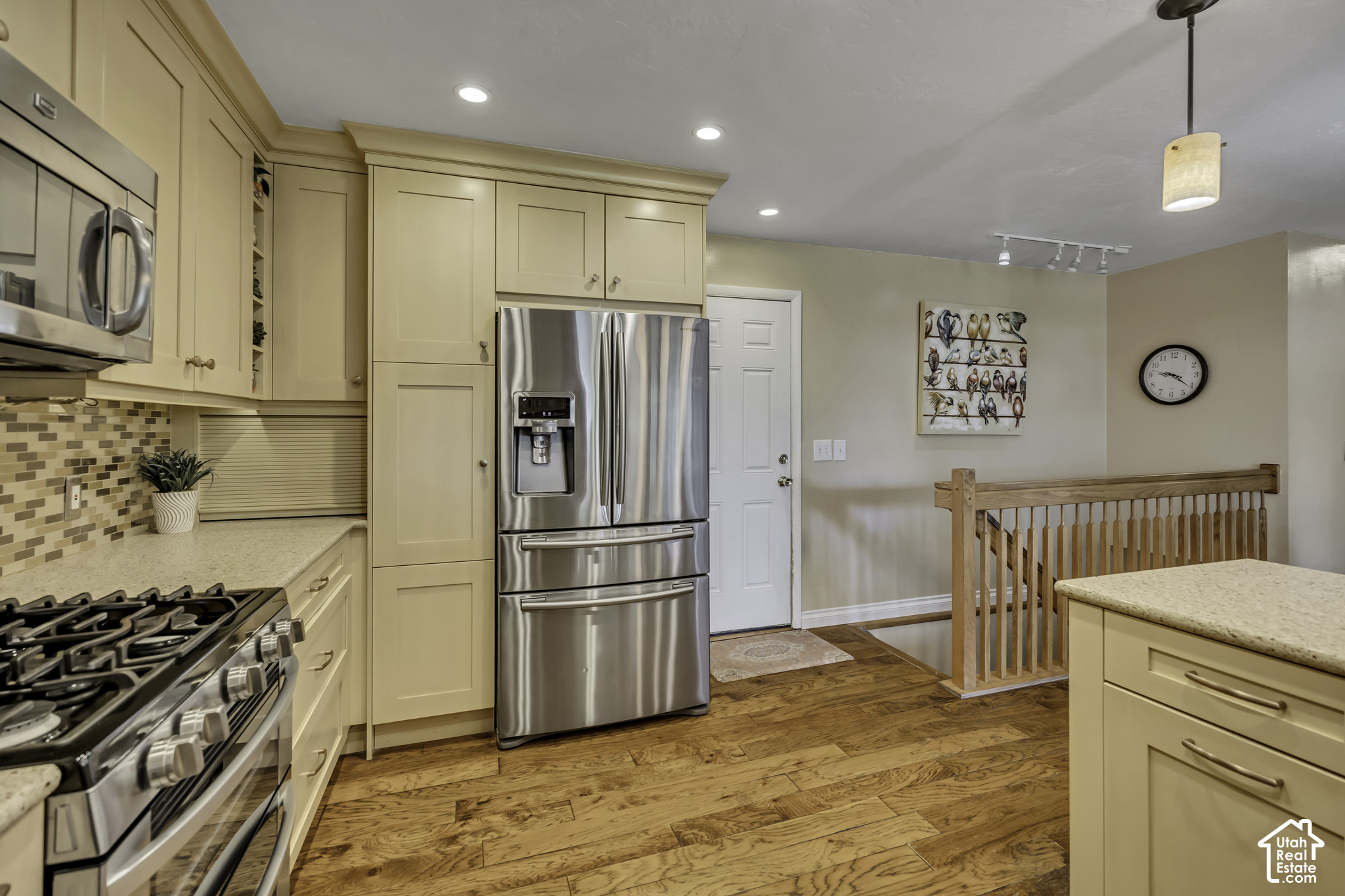 main property photo 11