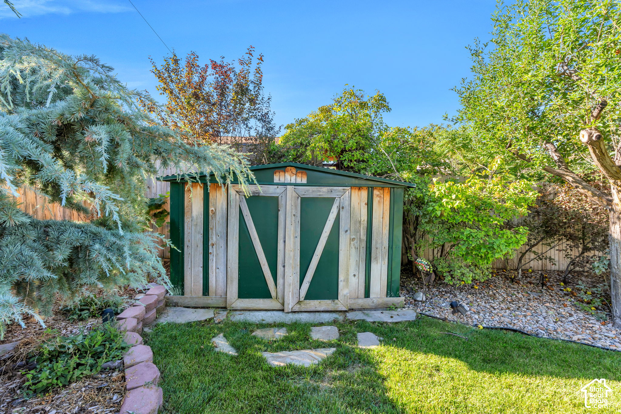 main property photo 40