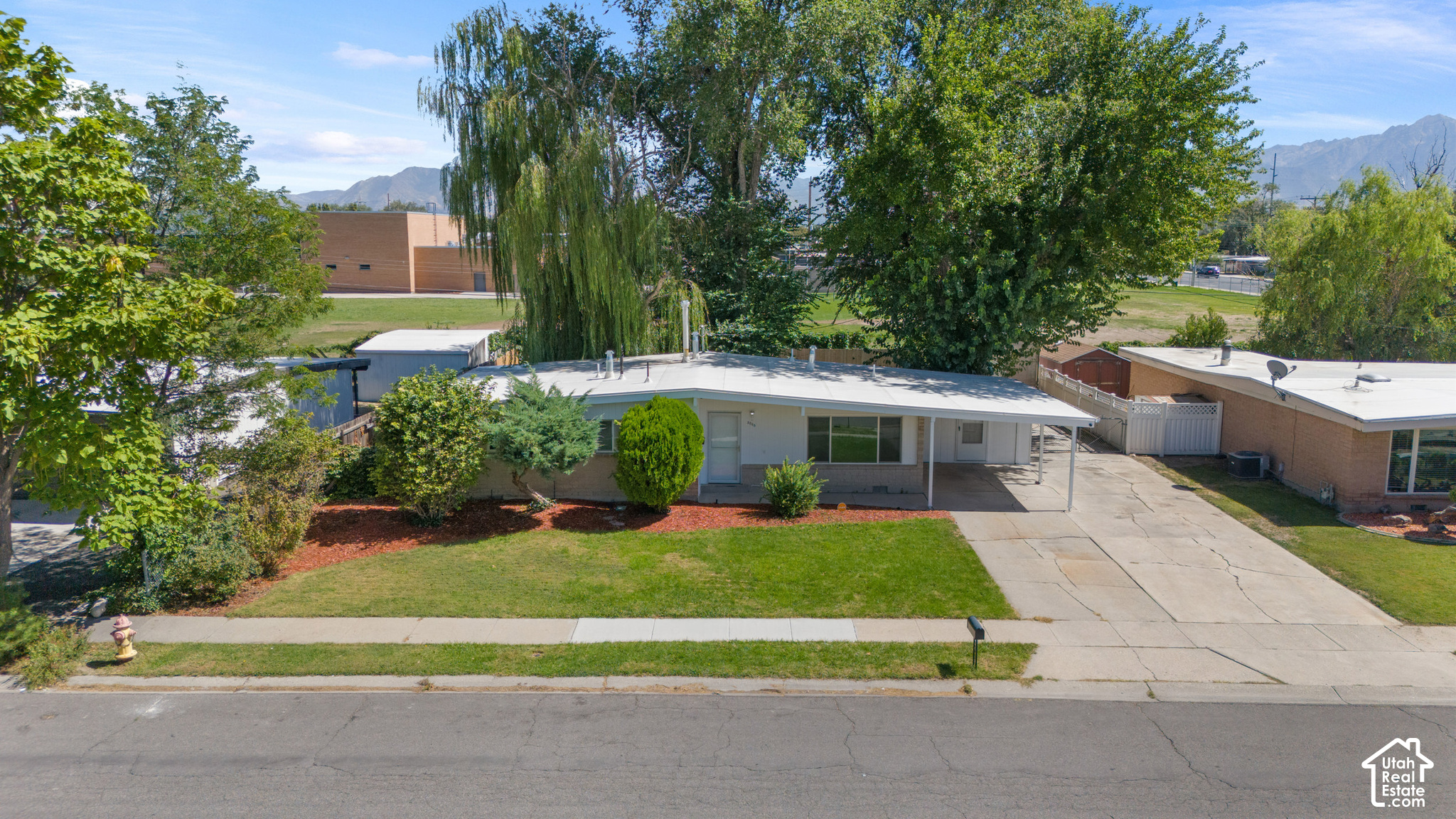 main property photo 28