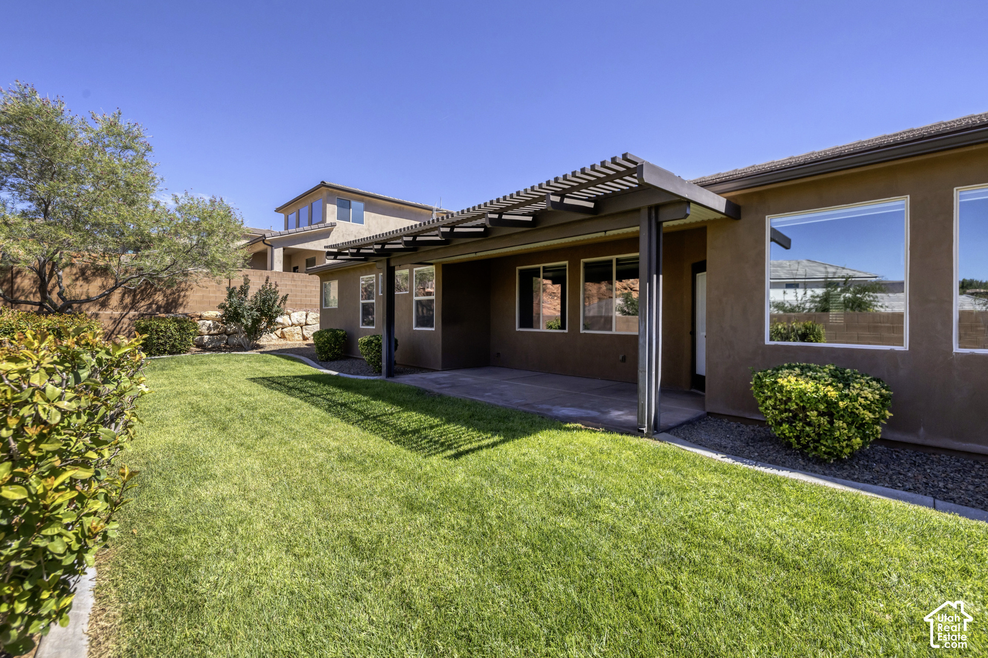main property photo 32