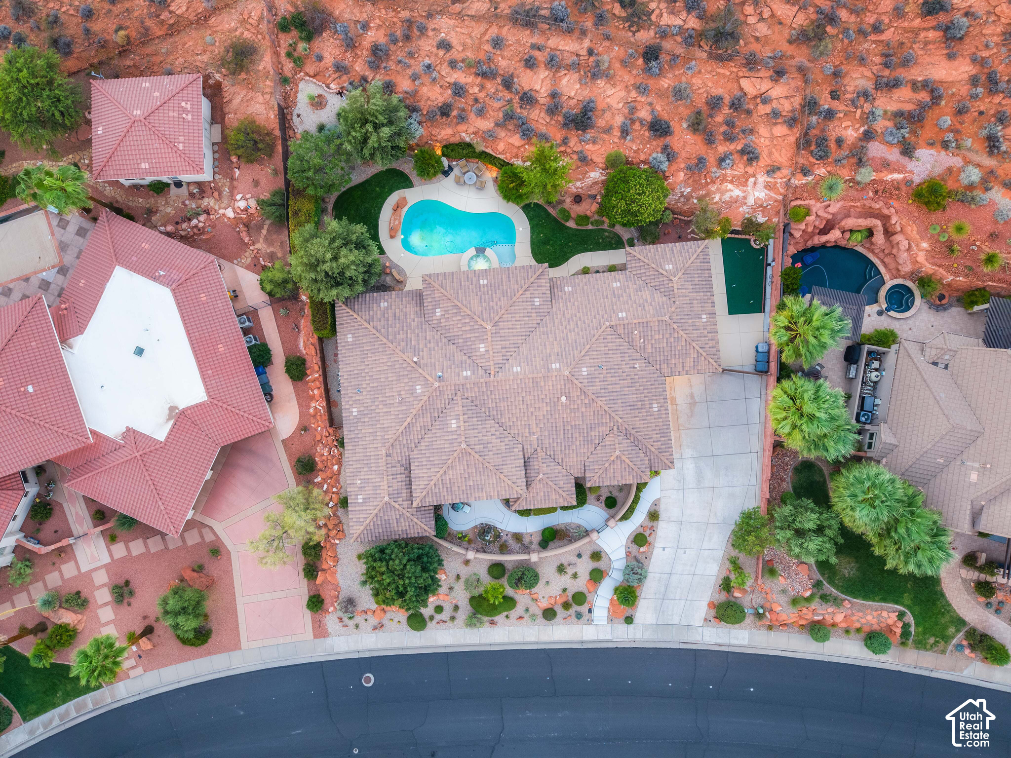 main property photo 7
