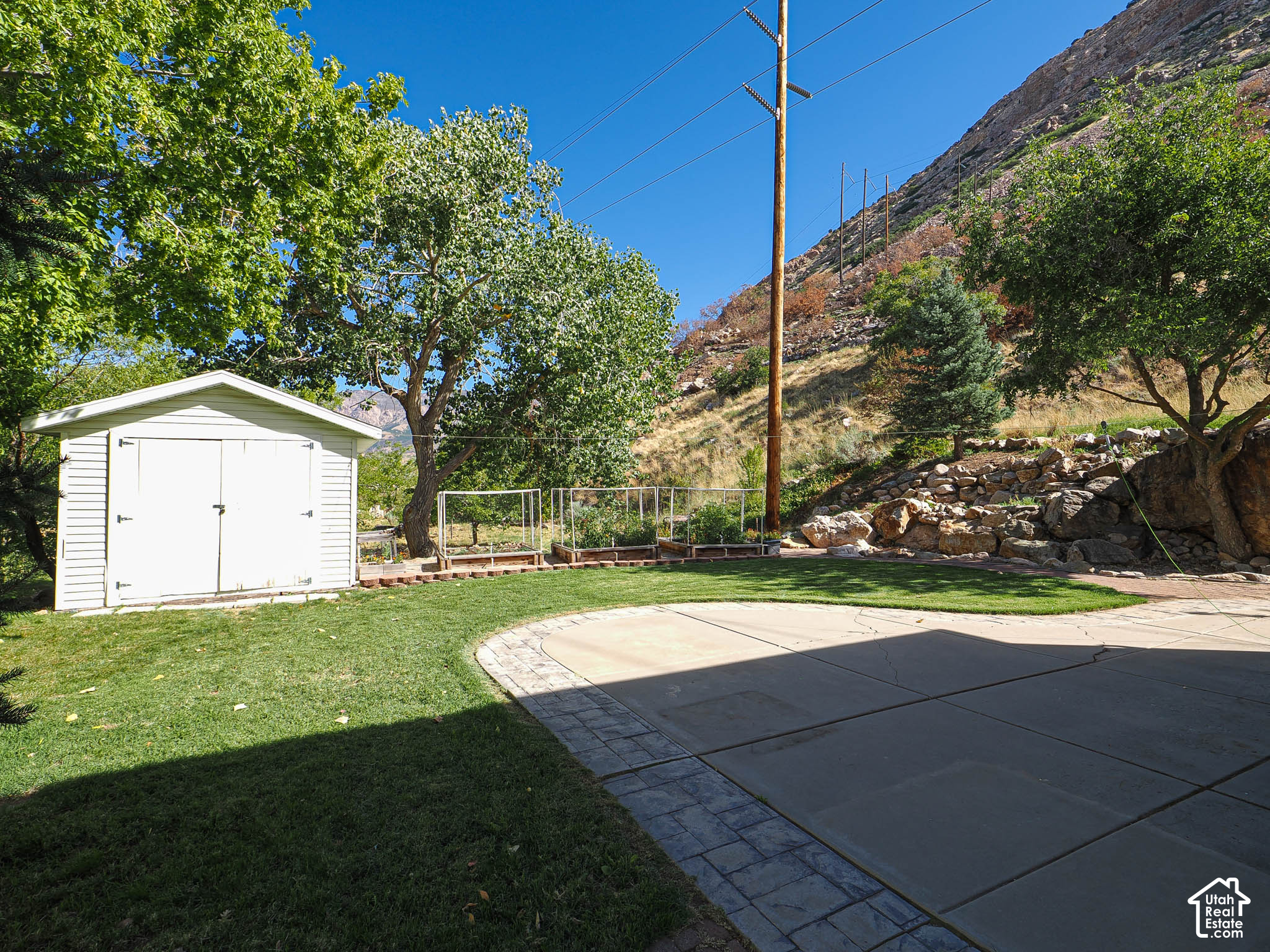 main property photo 40