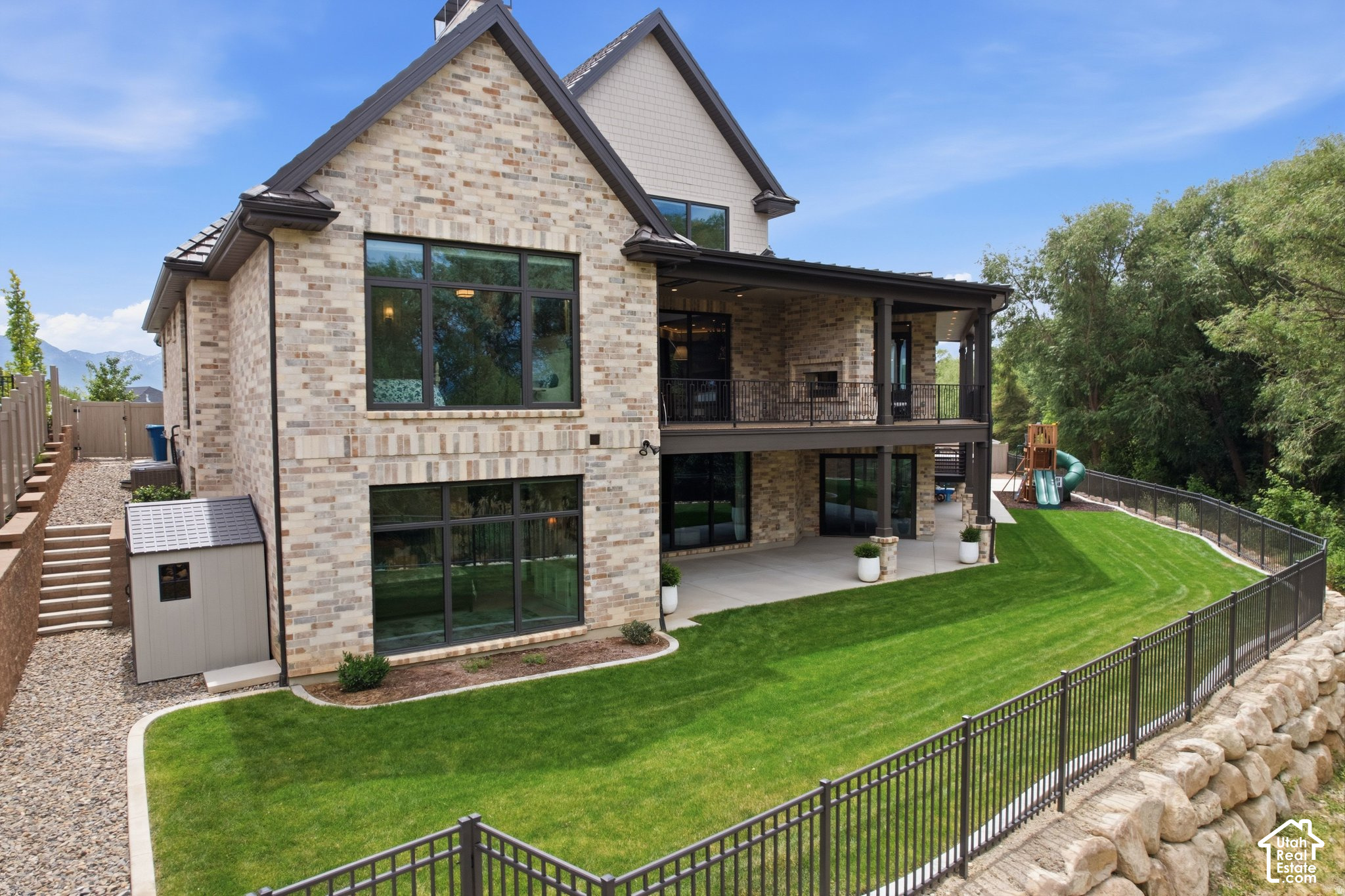main property photo 17
