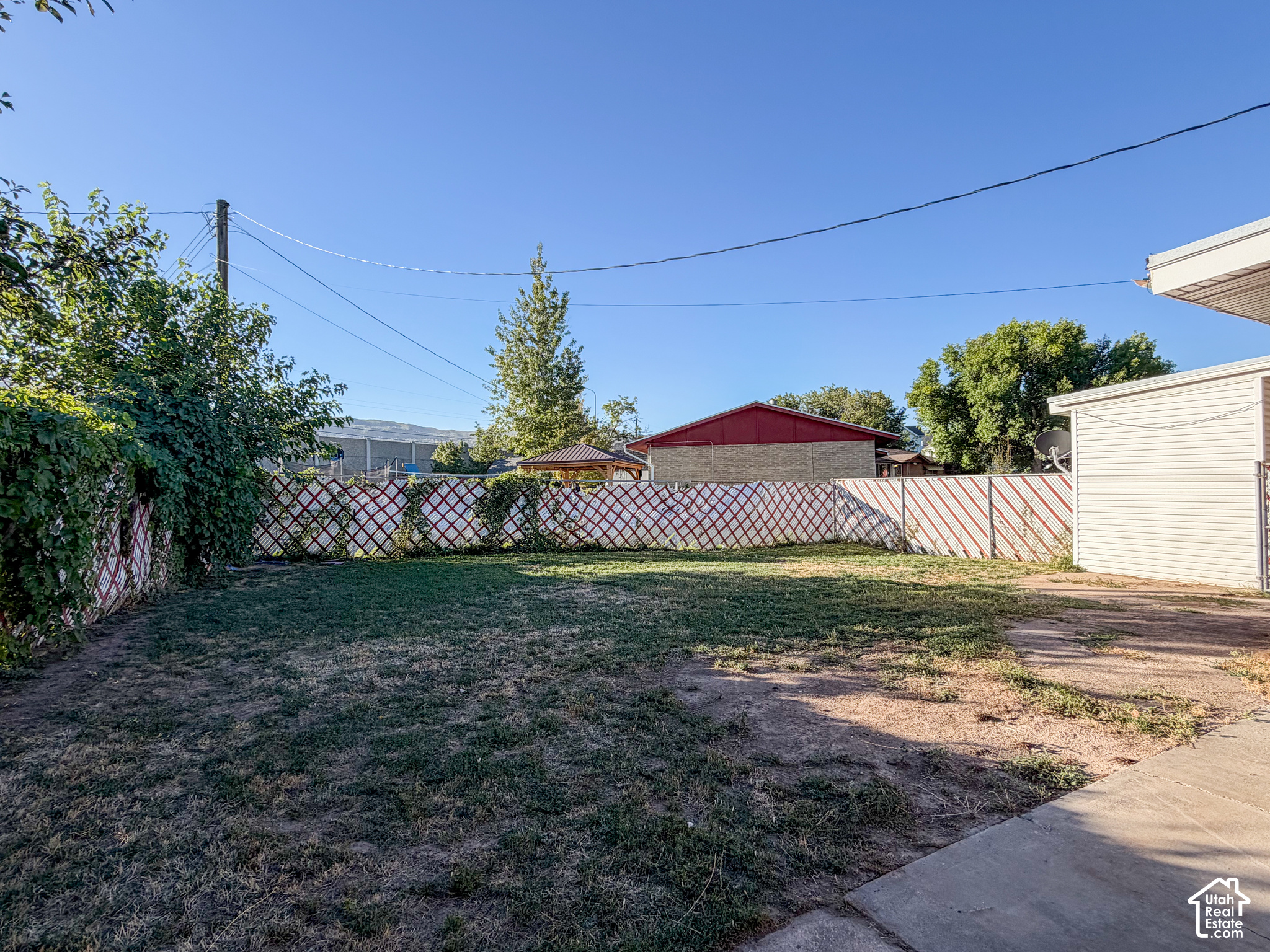 main property photo 28