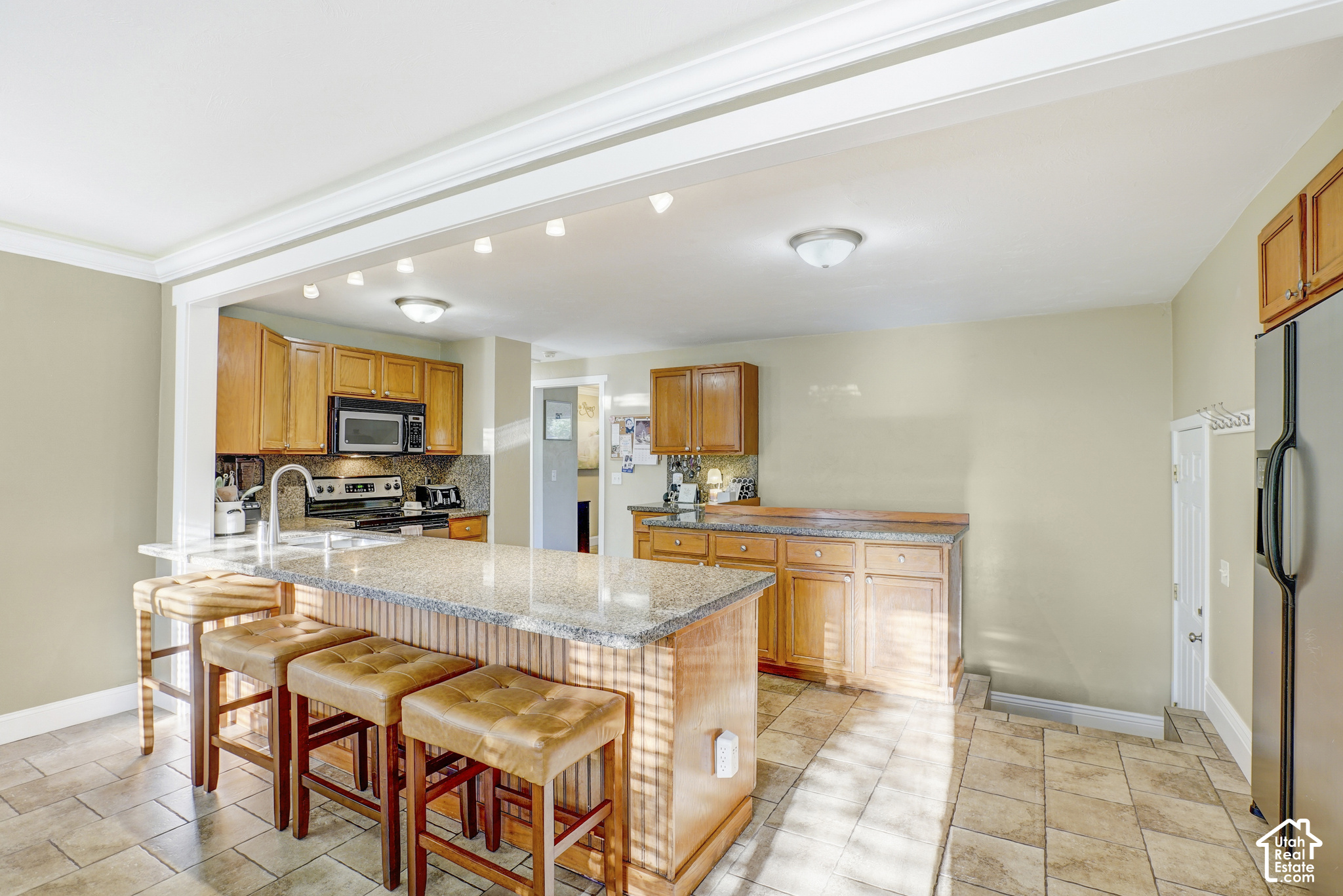 main property photo 10