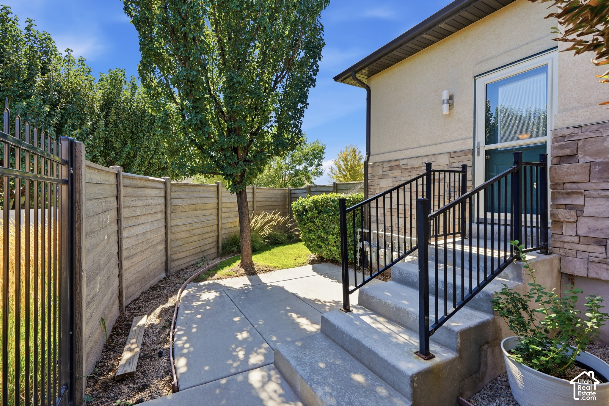 main property photo 31