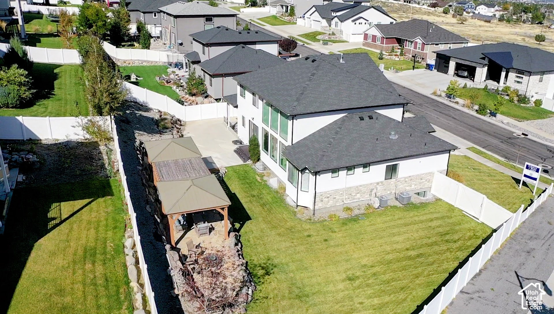 main property photo 16