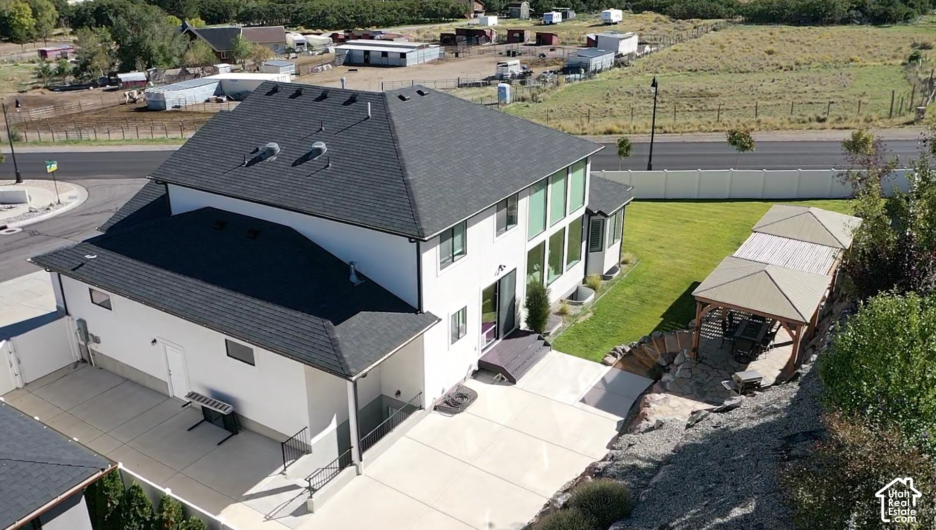 main property photo 17