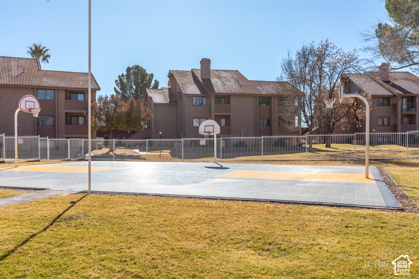 main property photo 28