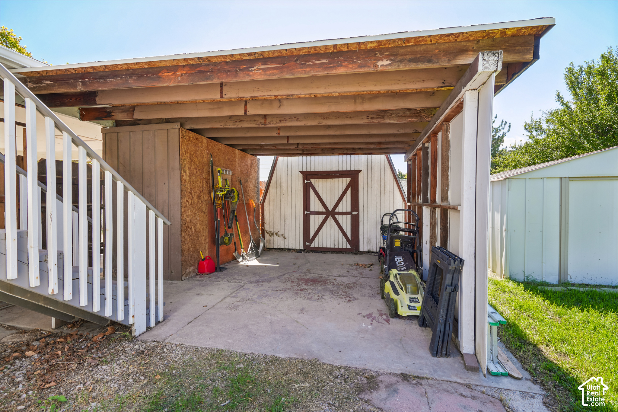 main property photo 32
