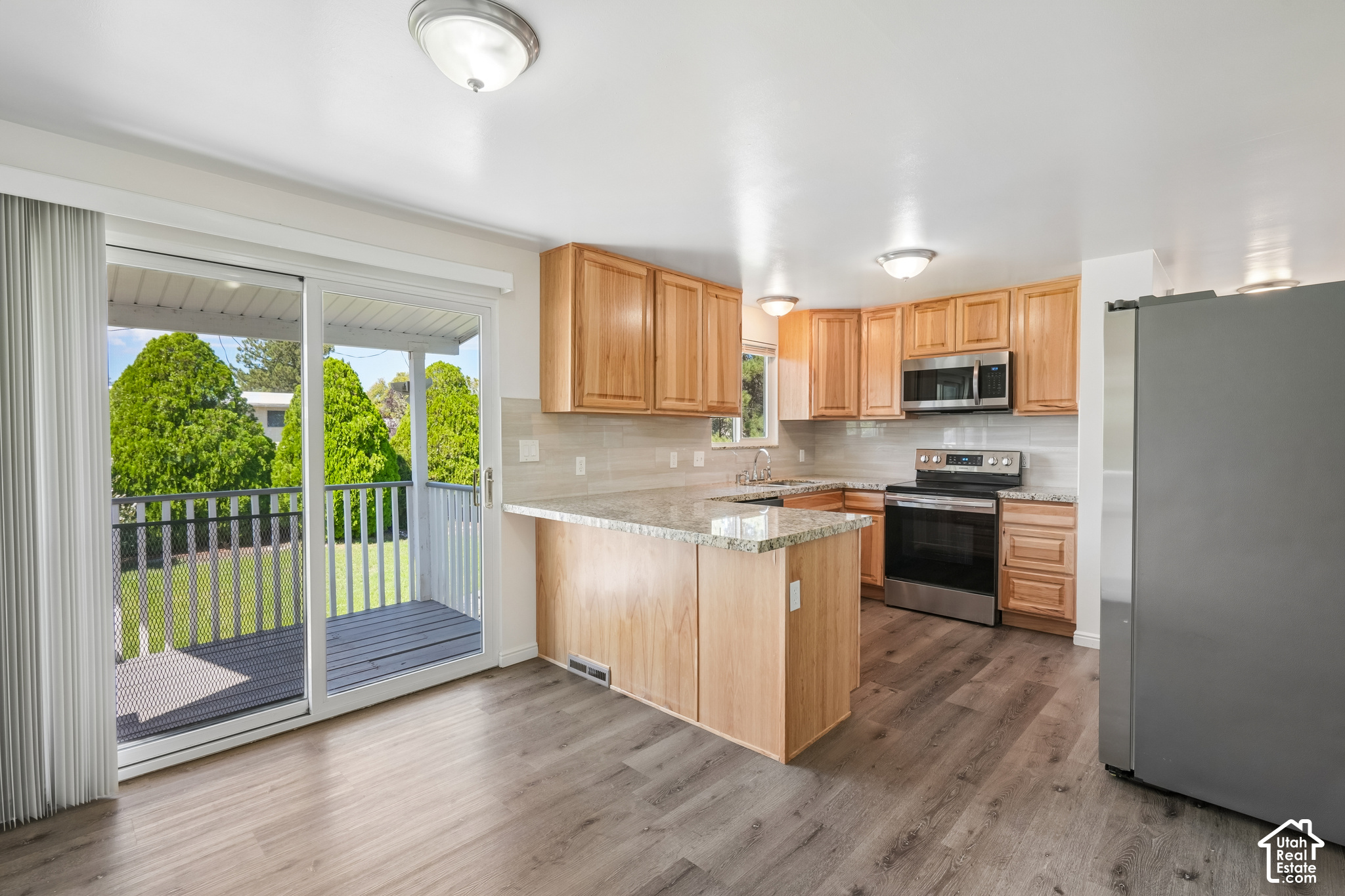main property photo 6