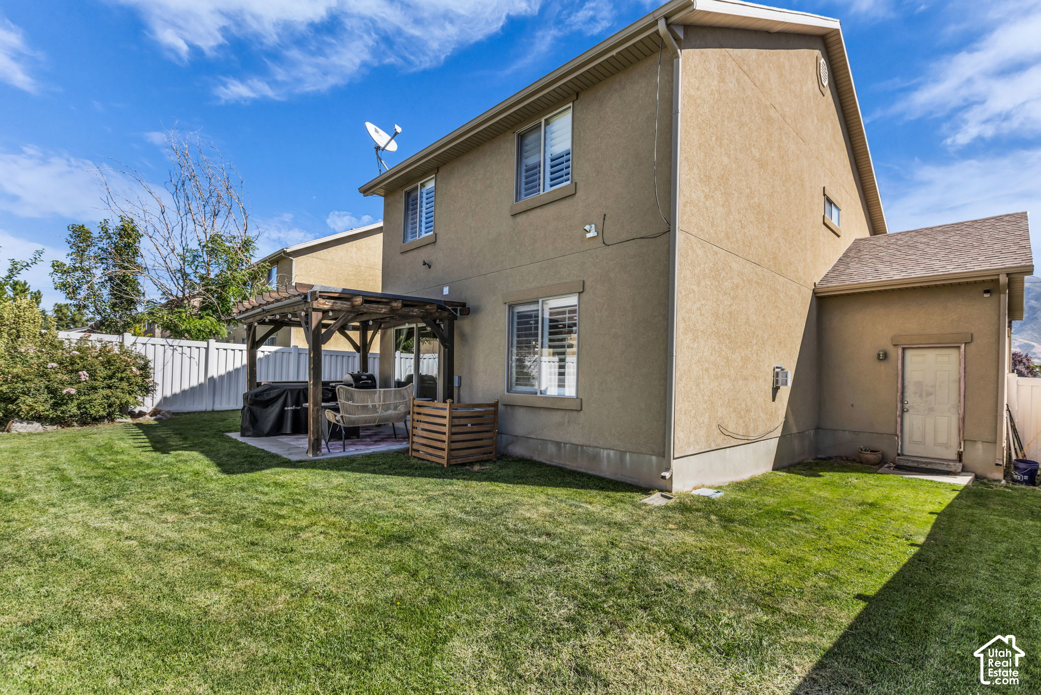 main property photo 19