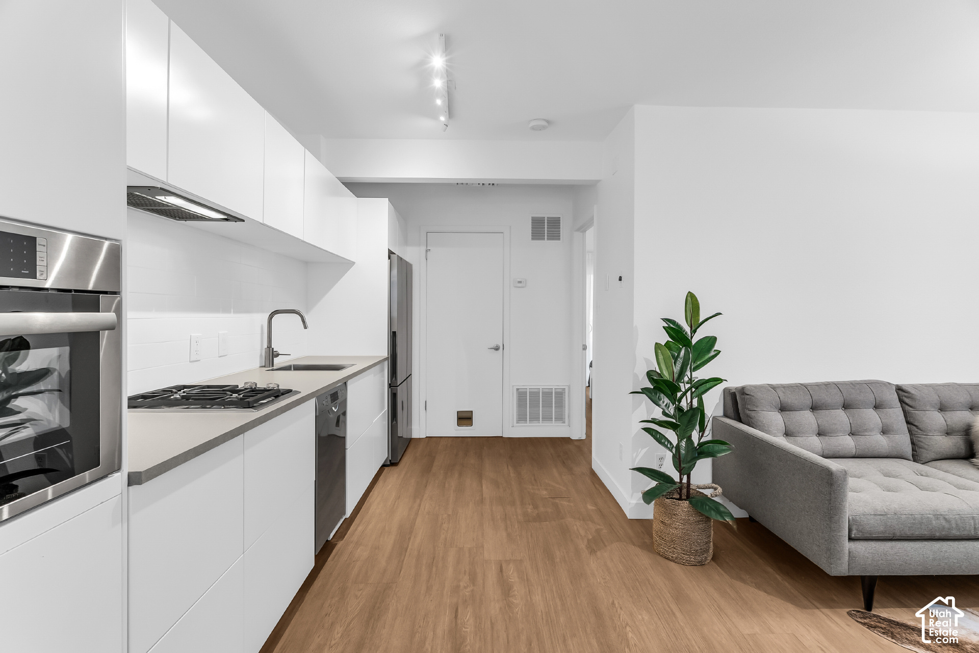 property viewer photo 12