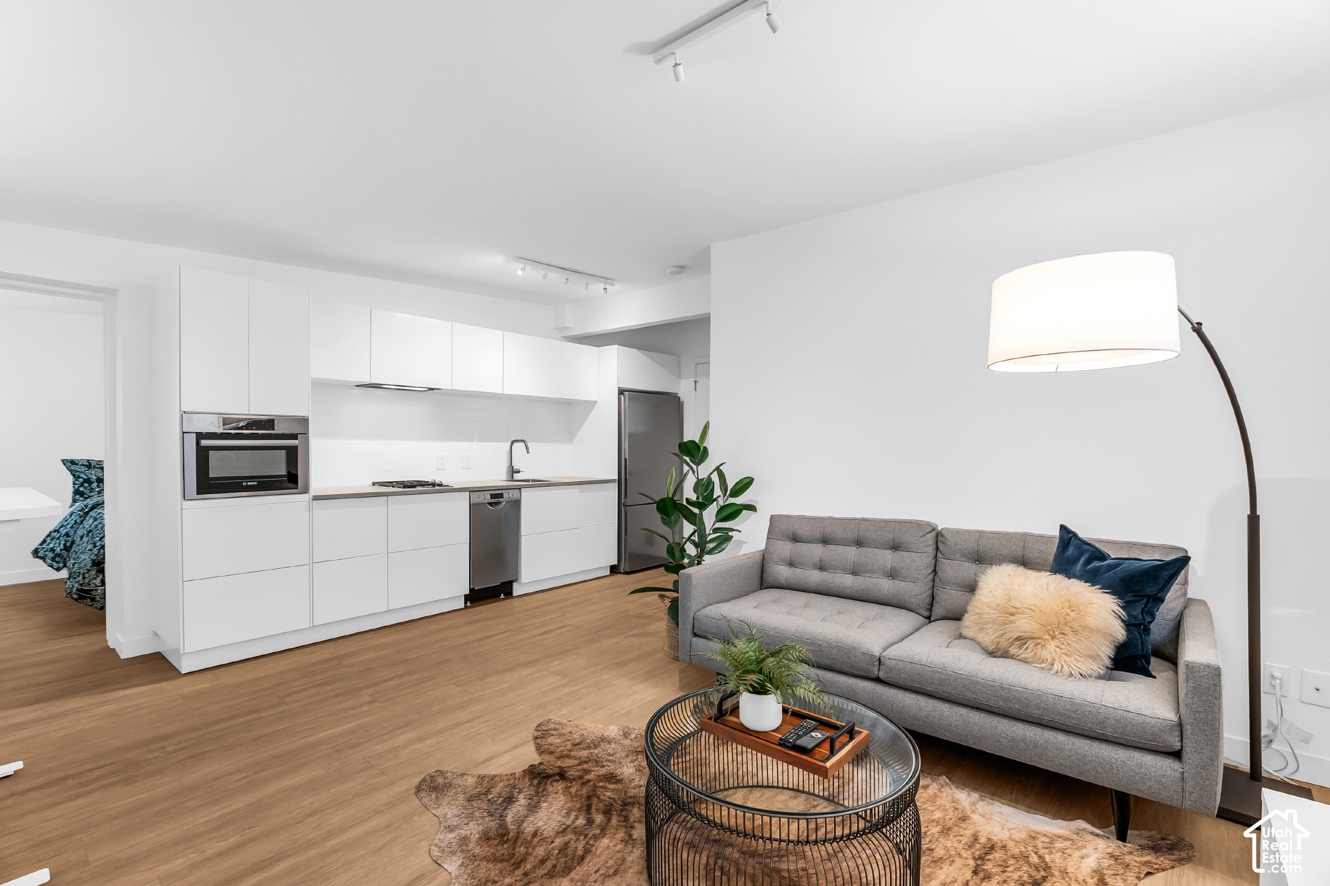 property viewer photo 2