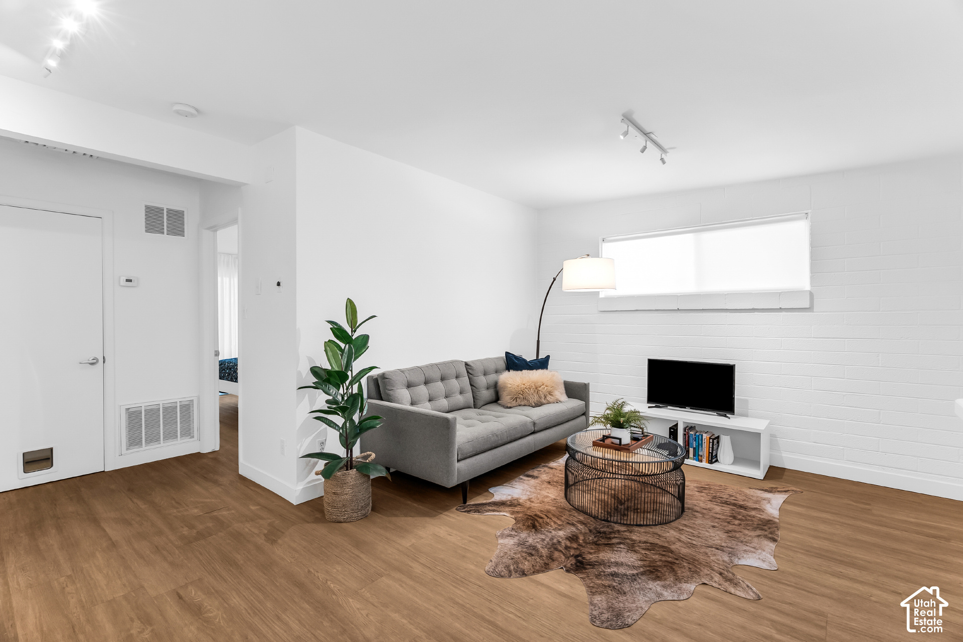property viewer photo 3