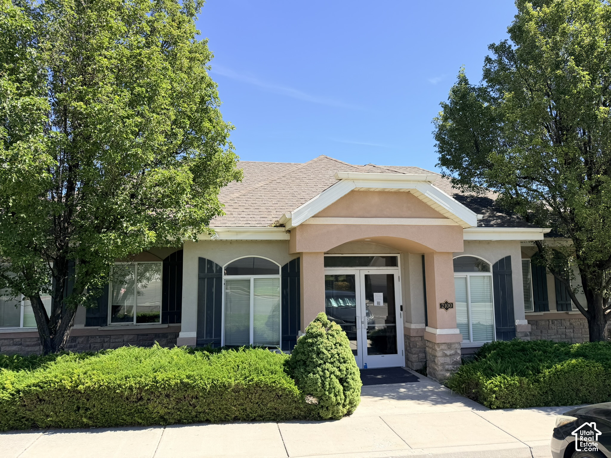 main property photo 30