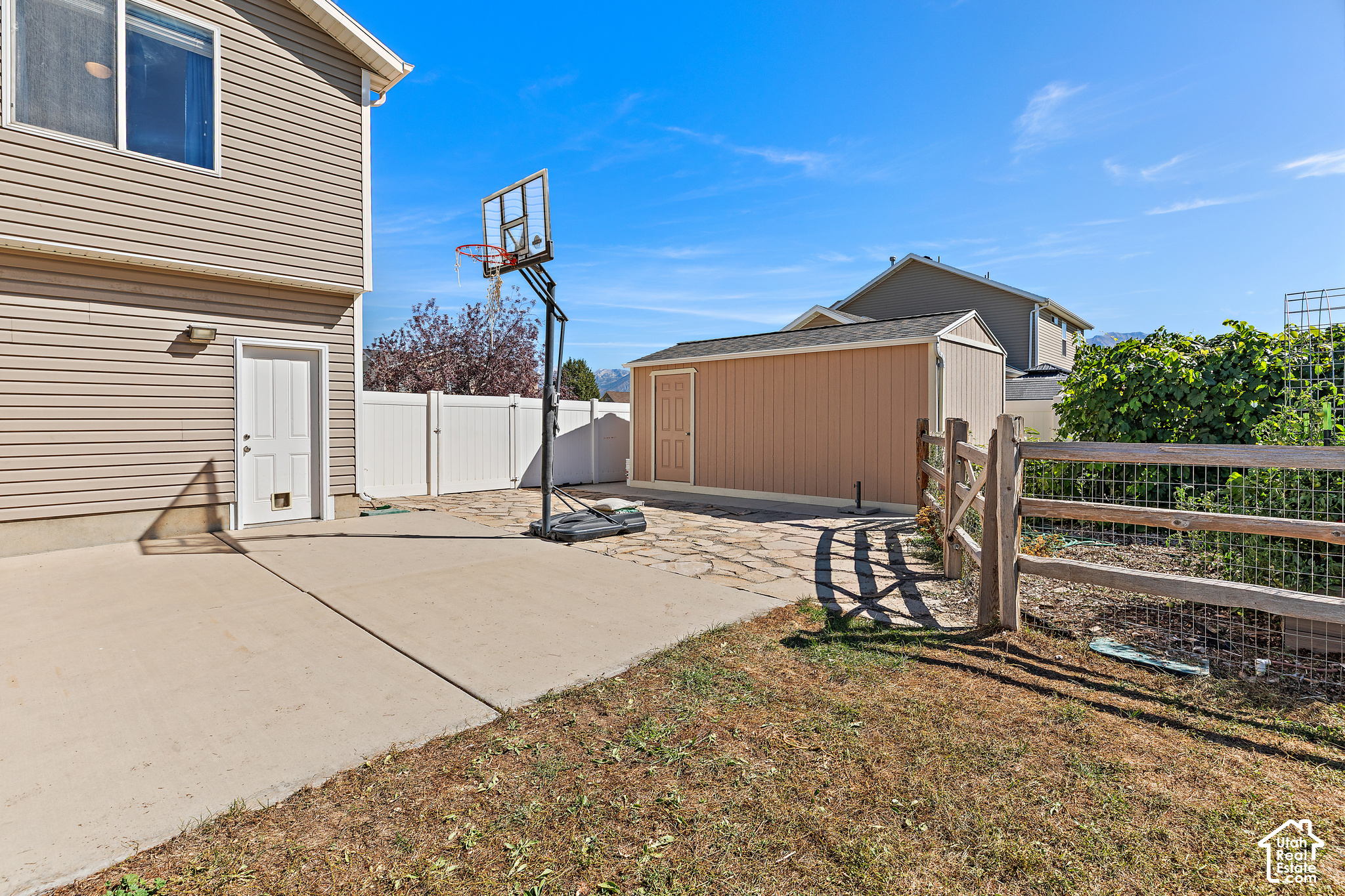 main property photo 25