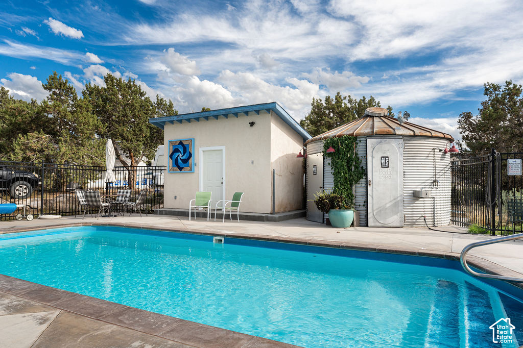 main property photo 35