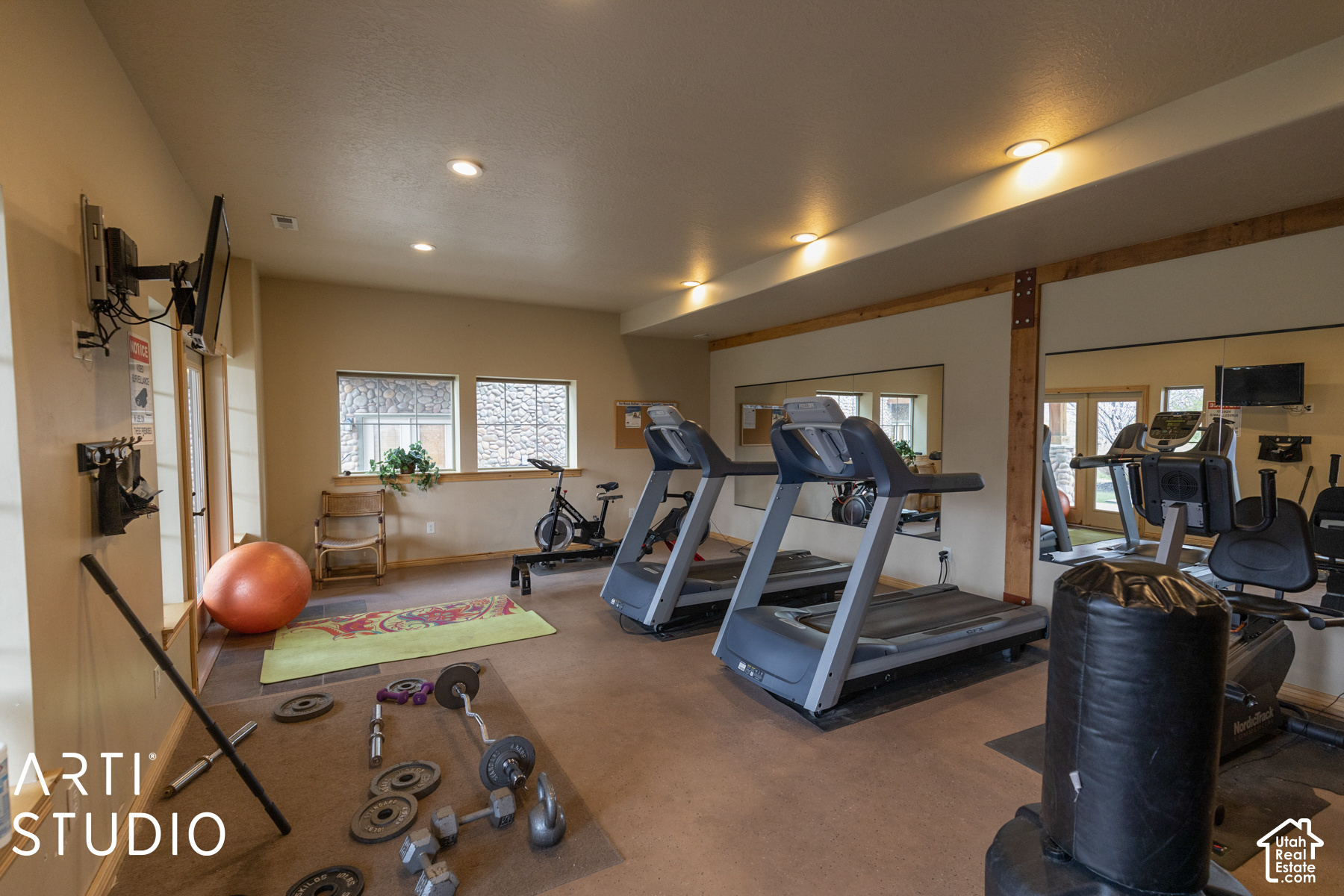 main property photo 34