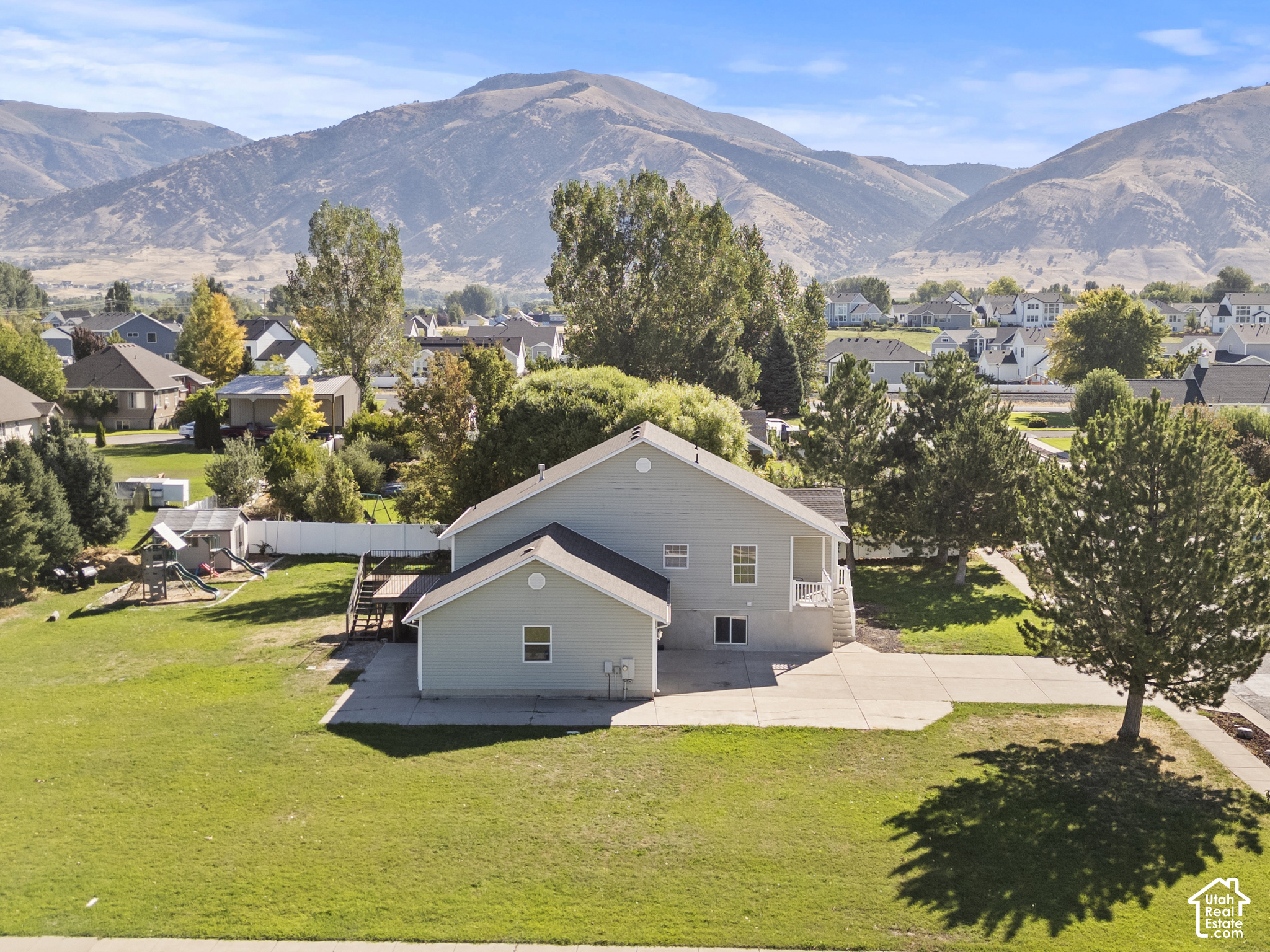 main property photo 16