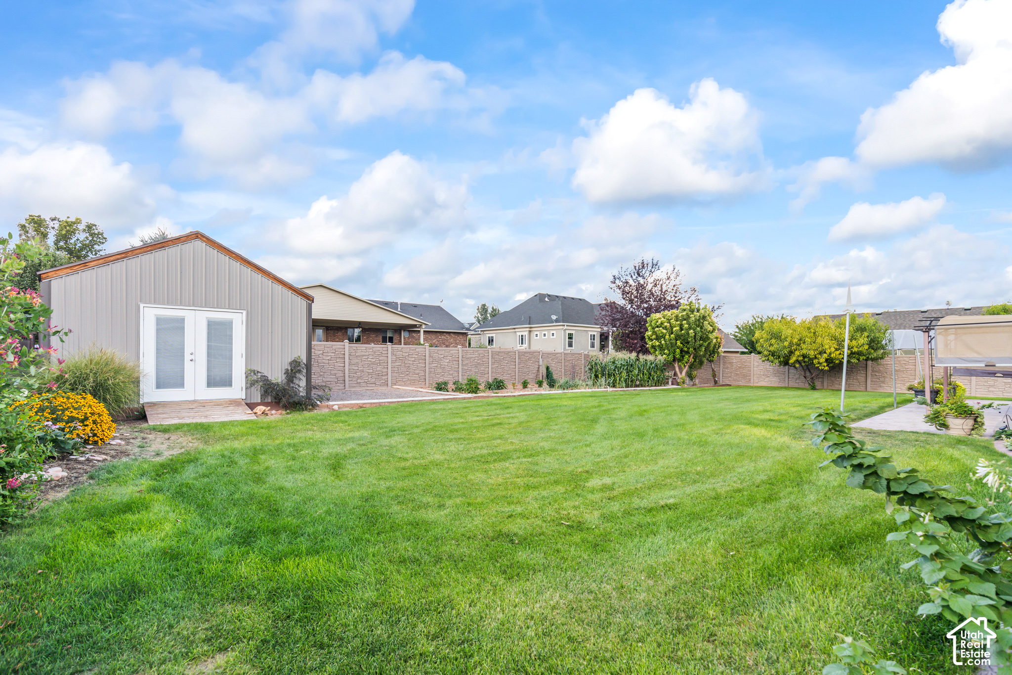 main property photo 28