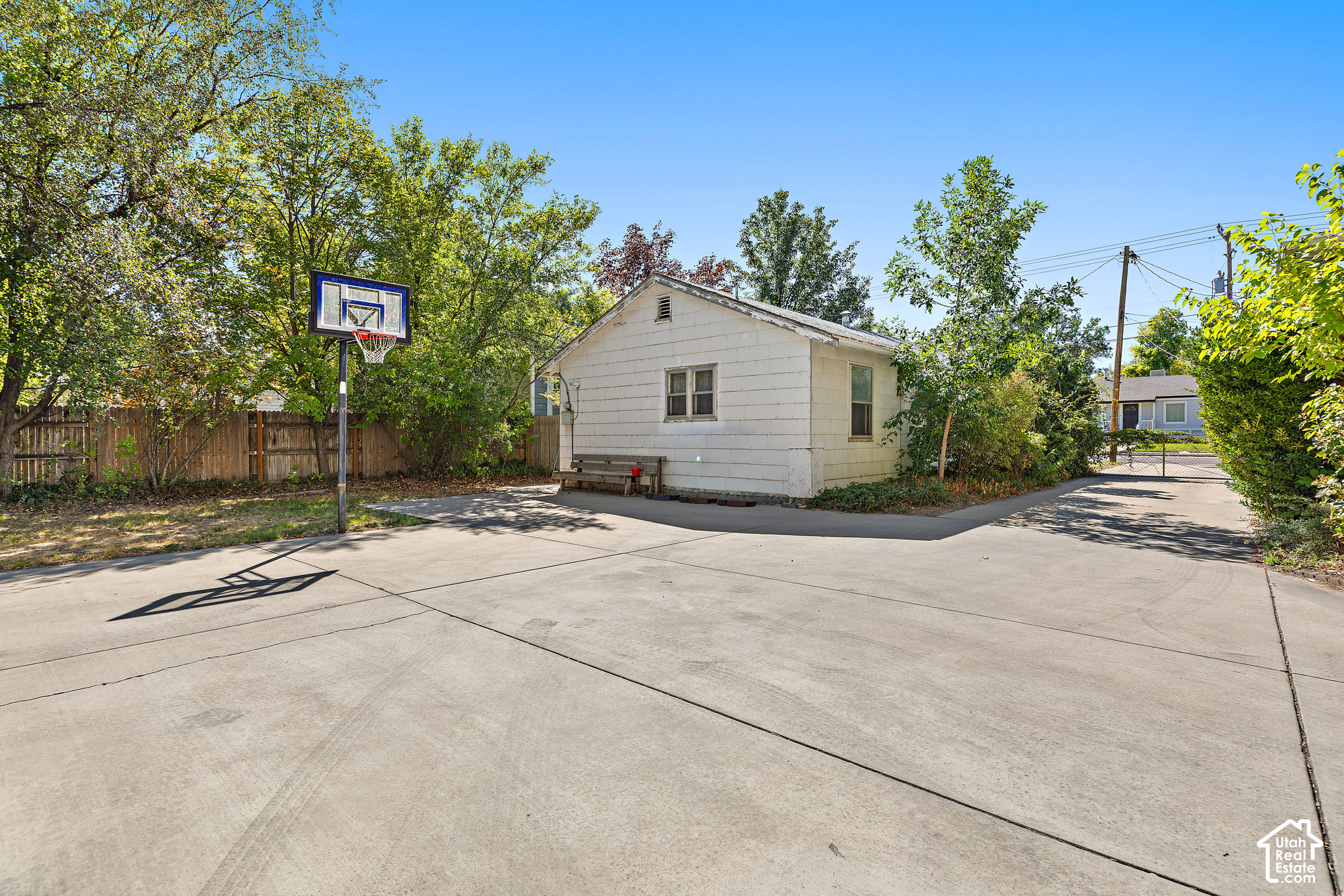 main property photo 19