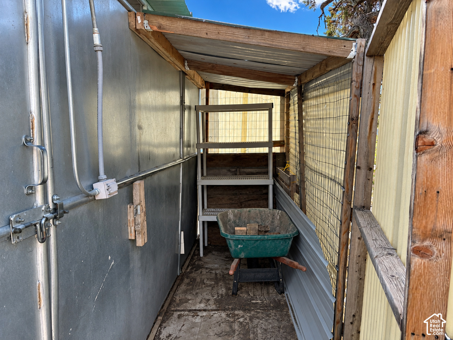 main property photo 28