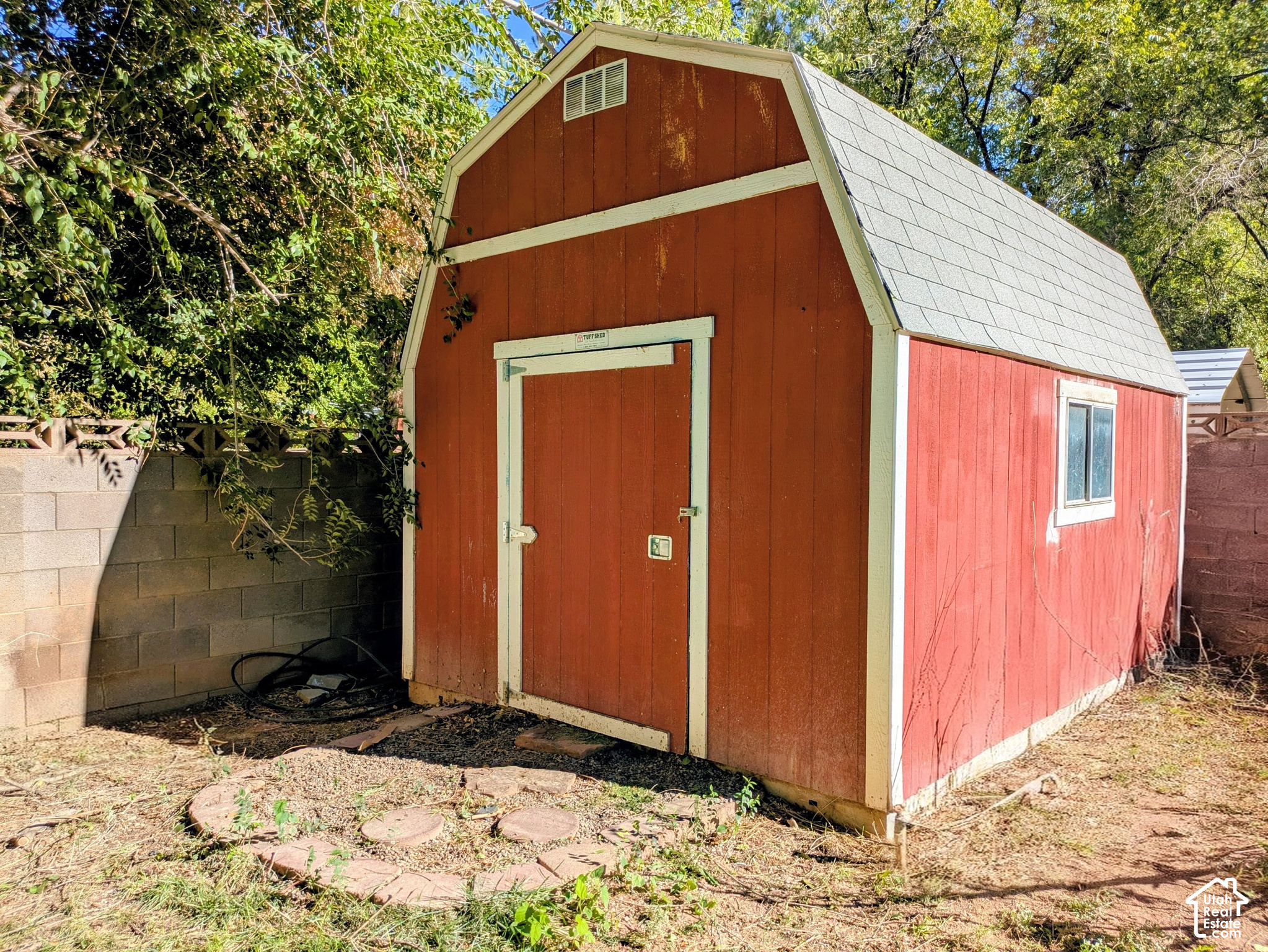 main property photo 8