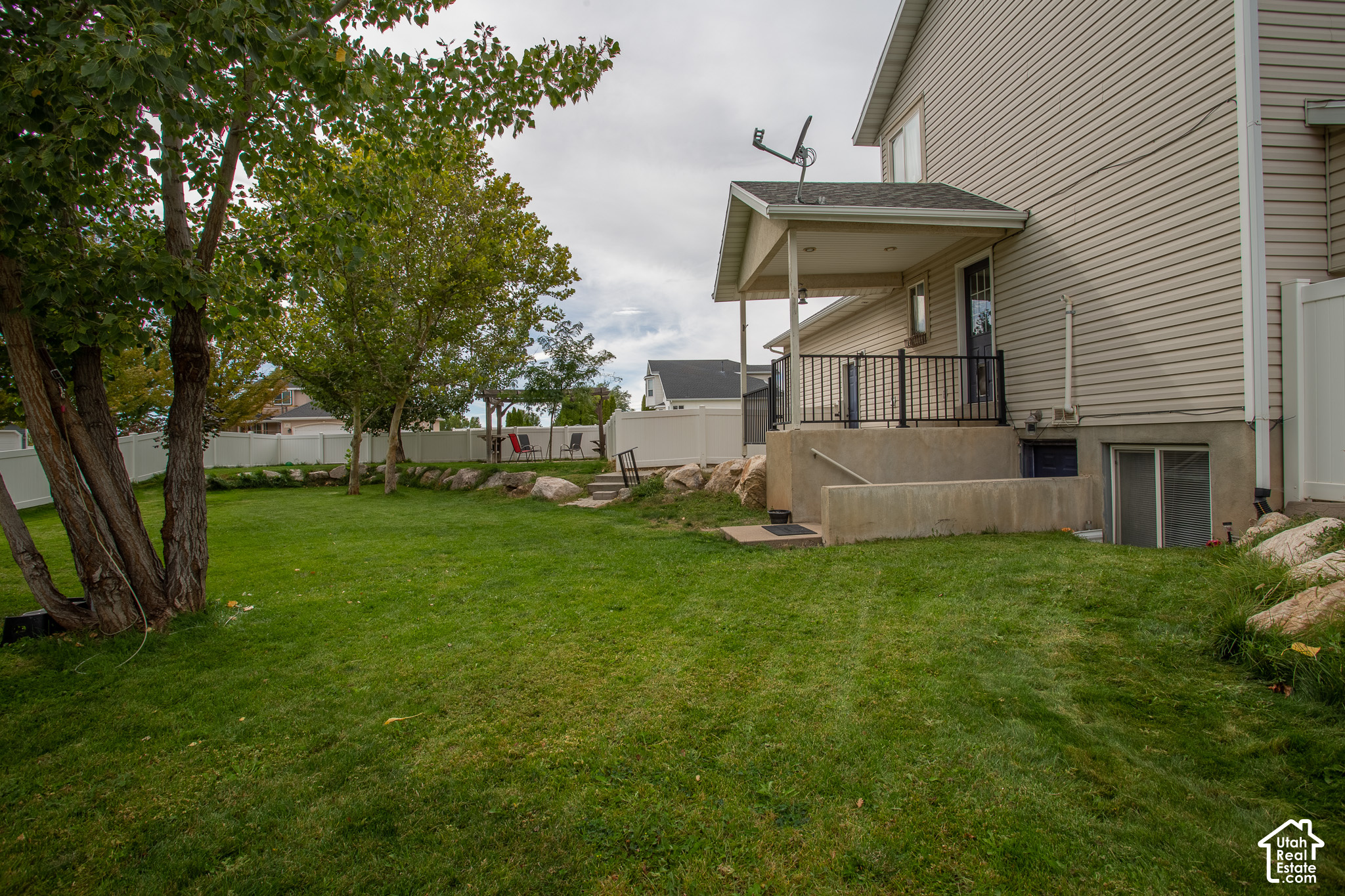 main property photo 37